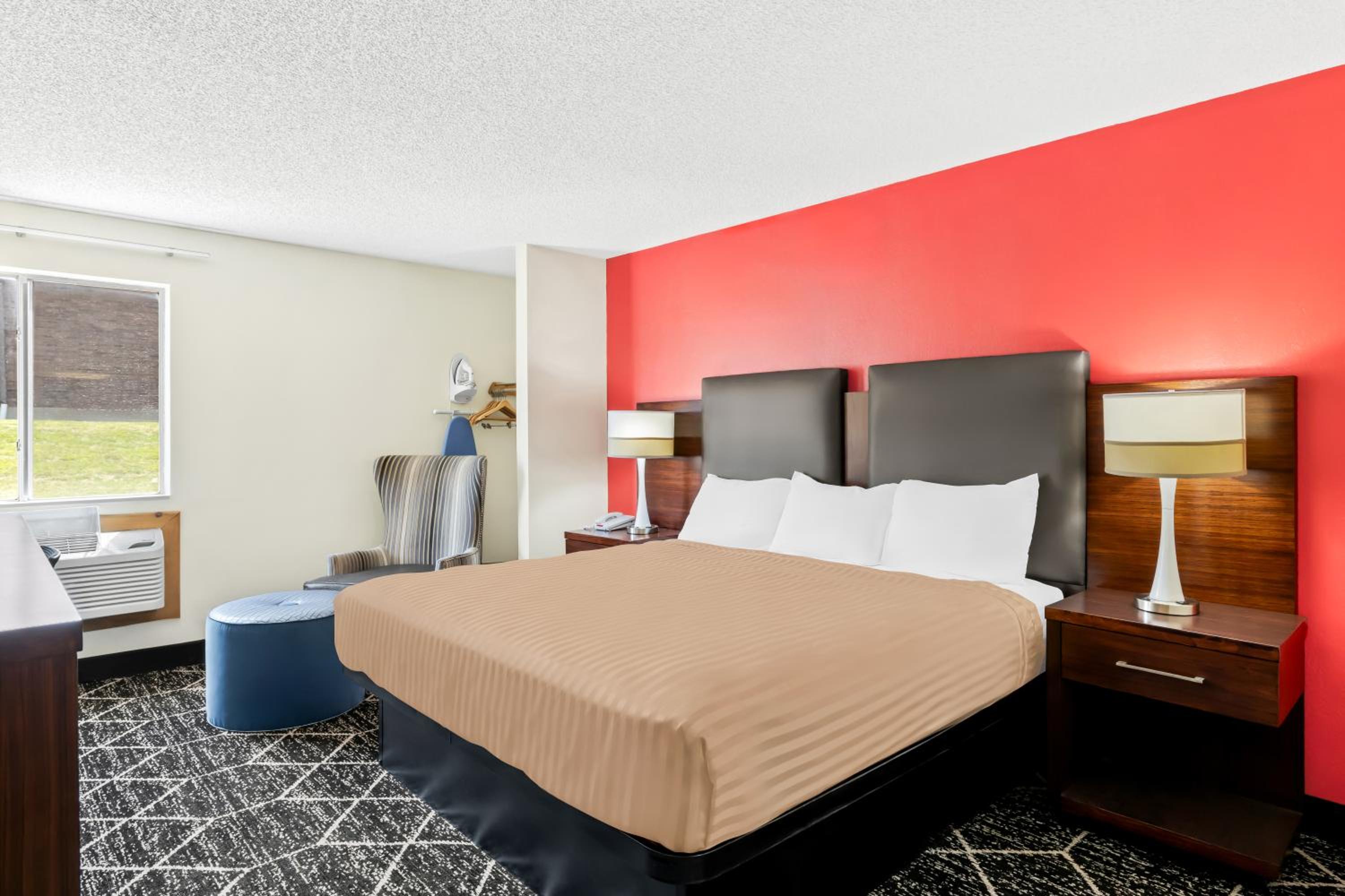 Emporia Vacations - Econo Lodge - Property Image 10