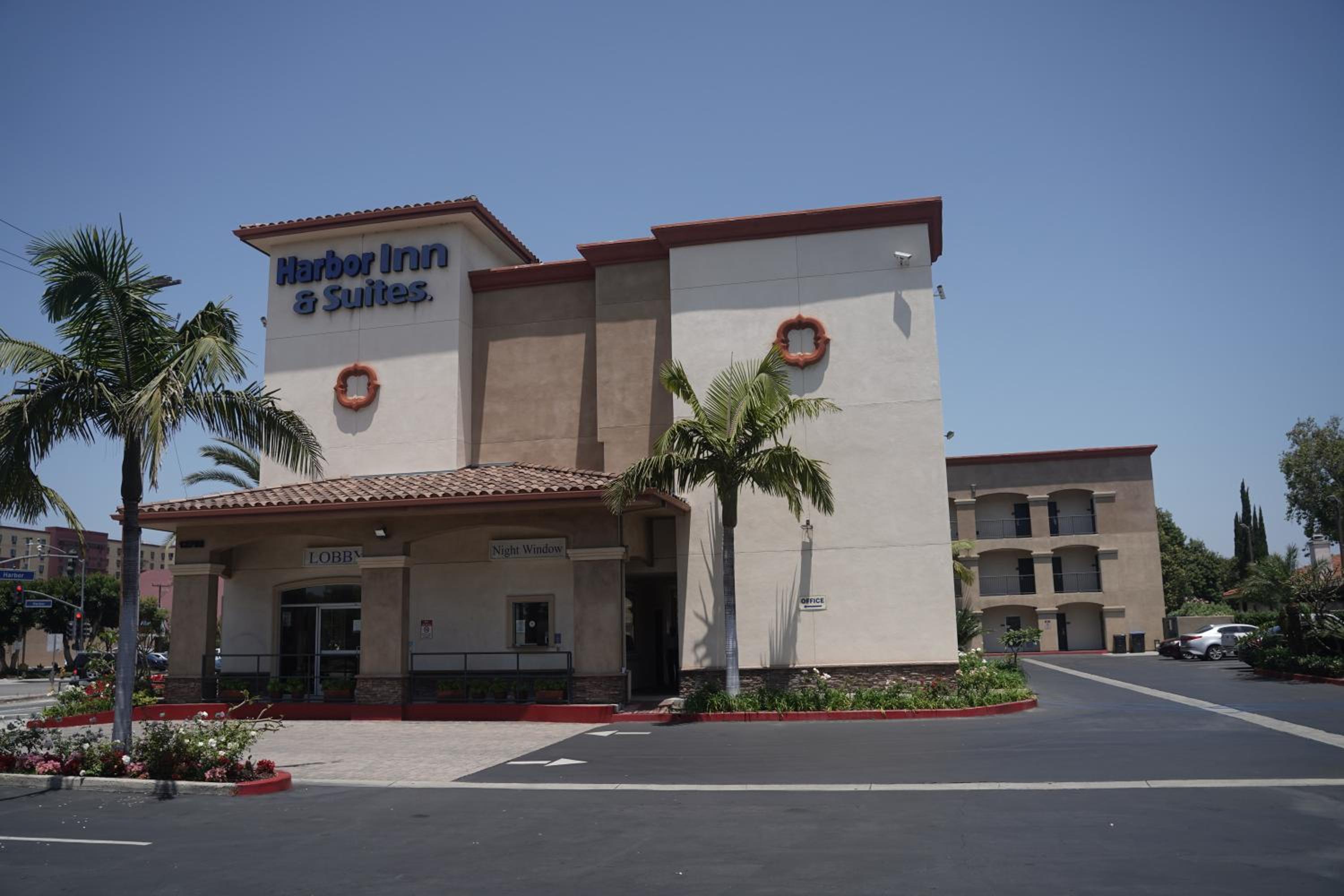 Hotel Harbor Inn & Suites