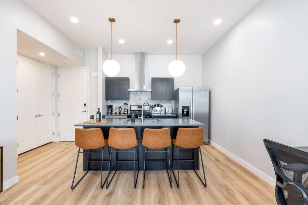 Modern dntwn apt- prime location