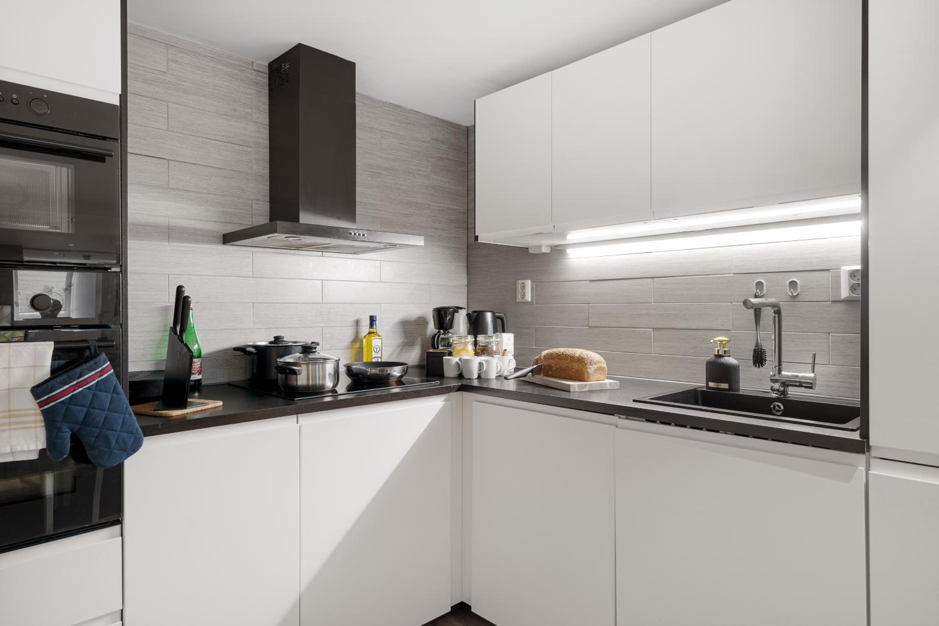Solsiden Modern stay: King Beds, Private Entry view 4