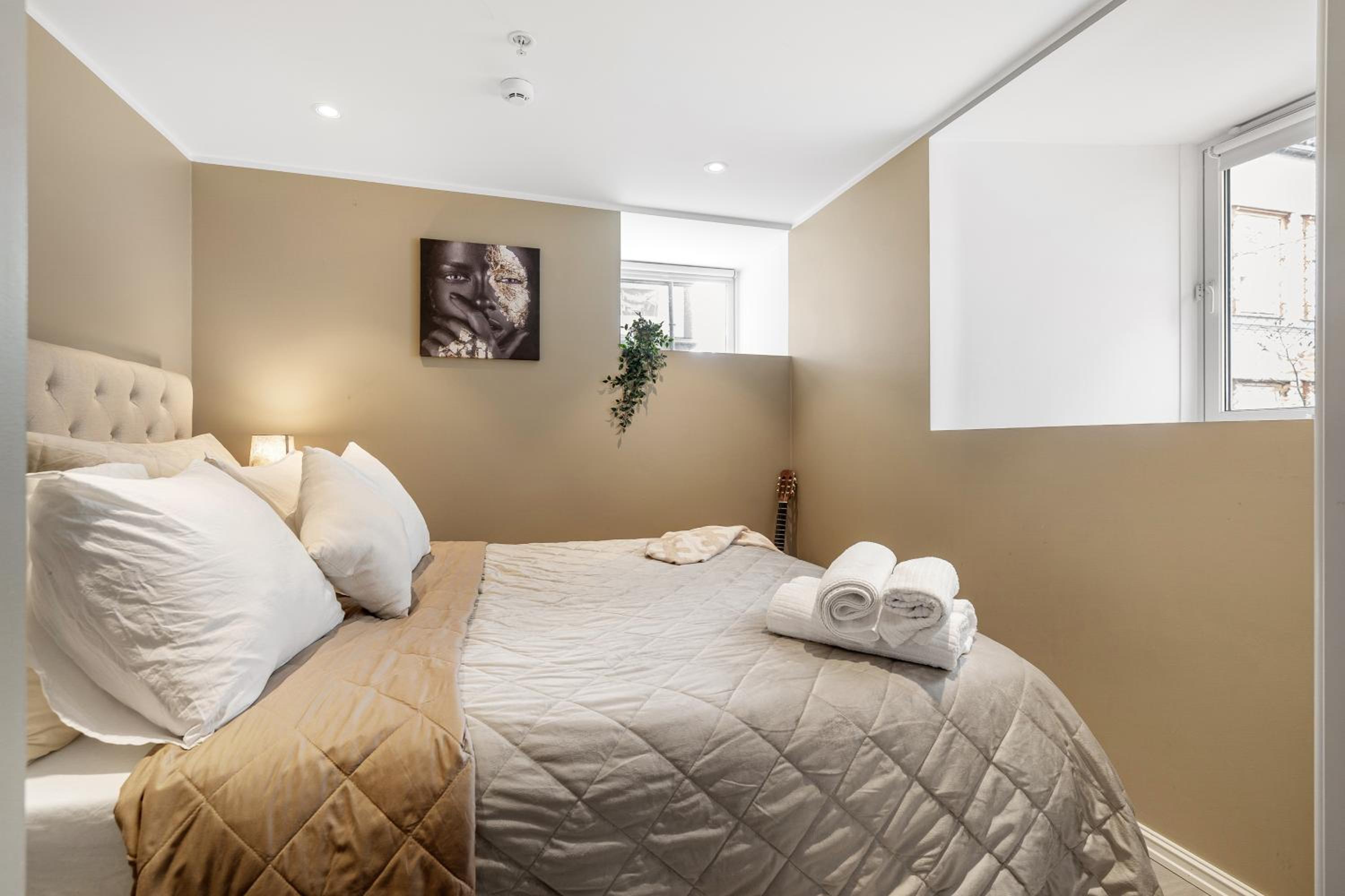 Solsiden Modern stay: King Beds, Private Entry view 2