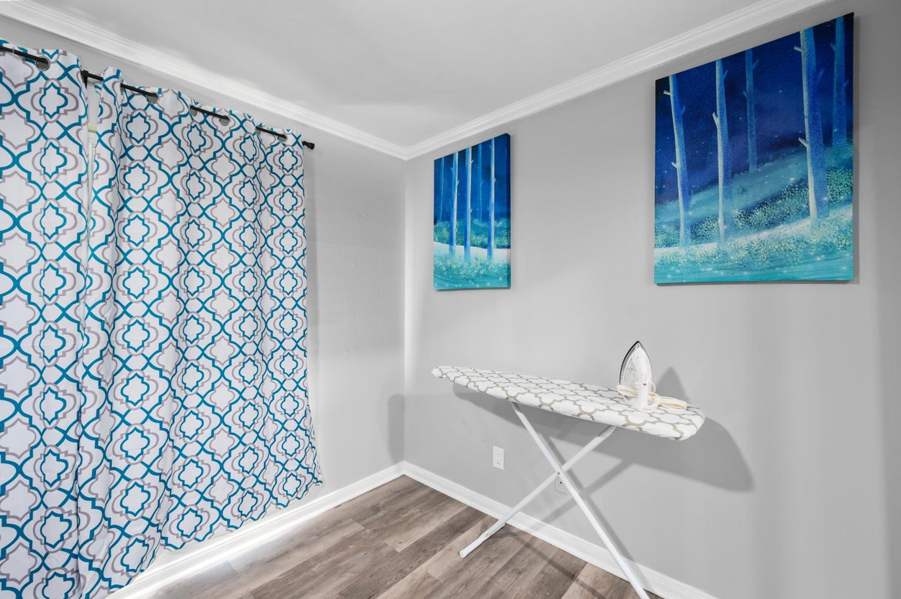Lovely Montrose 3BR Apt with Fast Wi-Fi & Free Park view 3