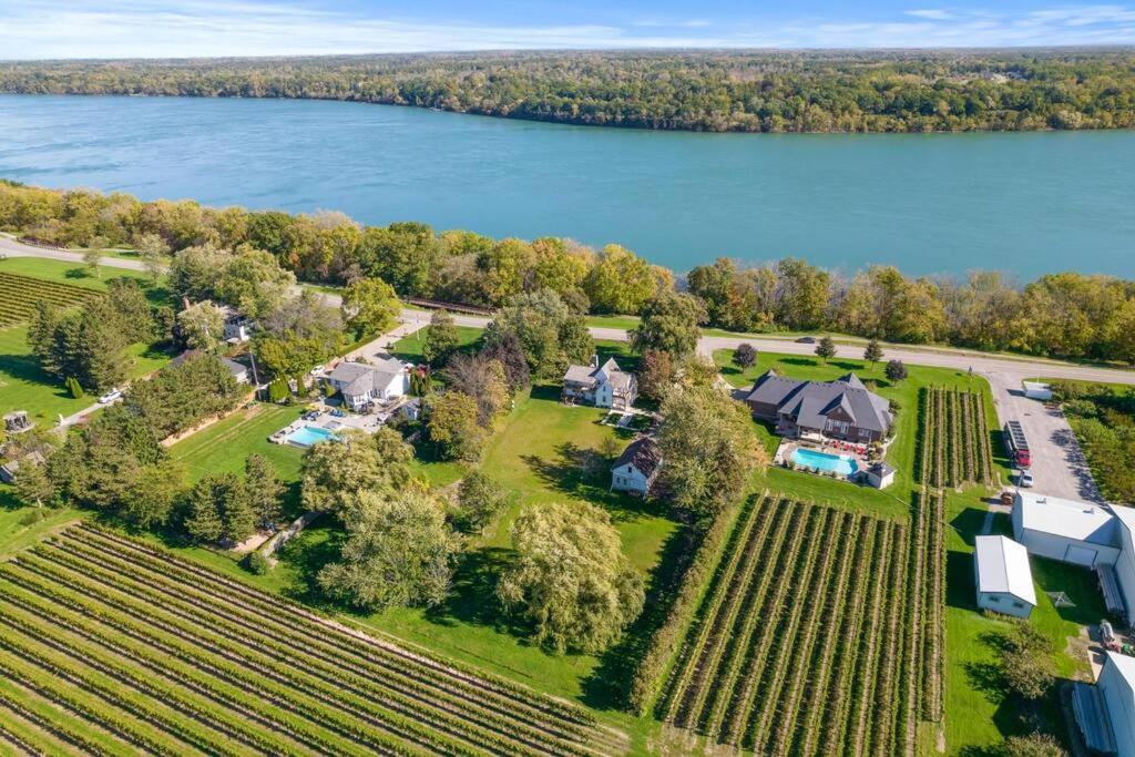 Waterfront Niagara-On-The-Lake Farmhouse on a Vineyard