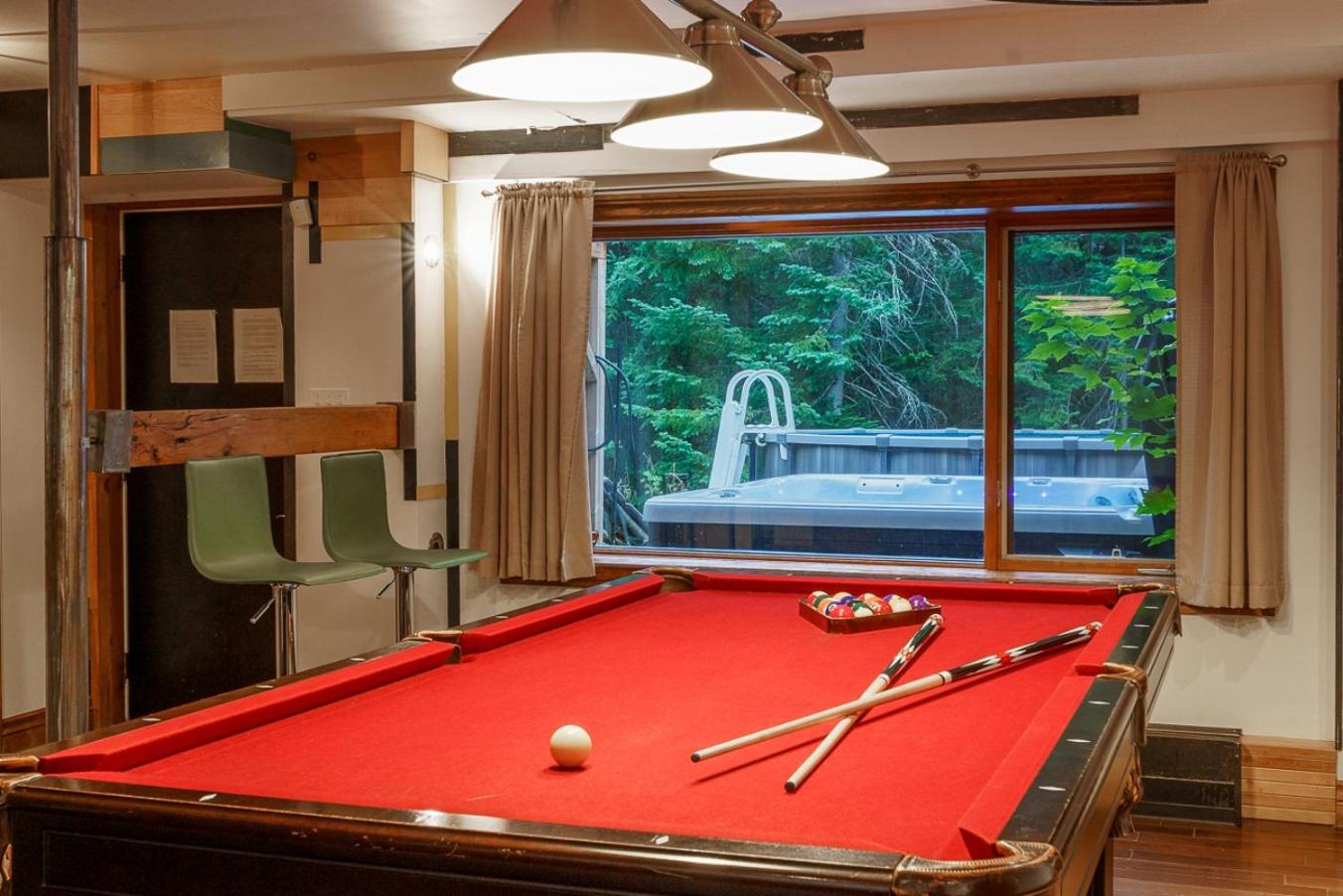 Le Sculptural Nature Escape, hot tub, Billiards