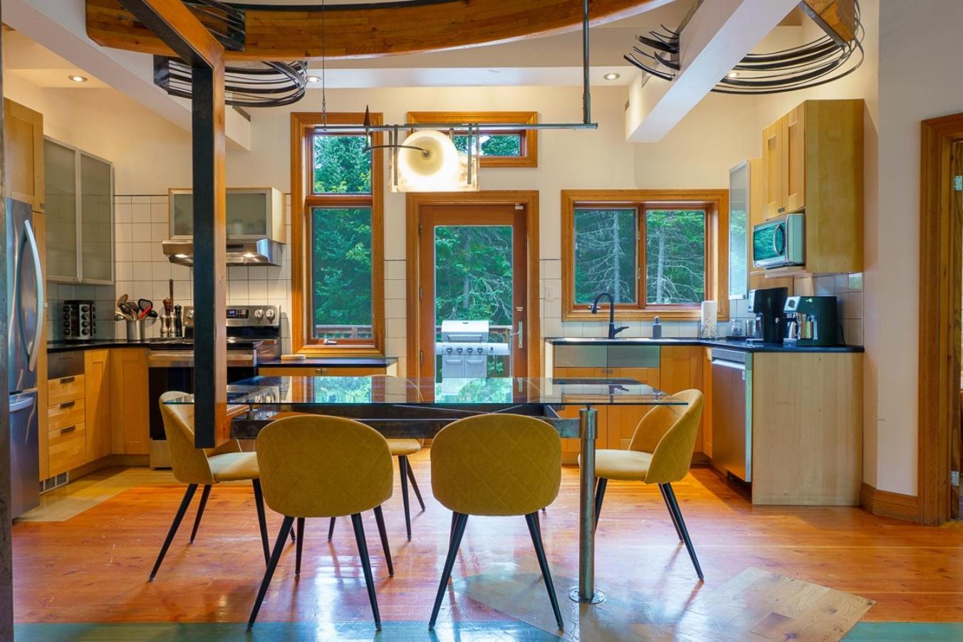 Le Sculptural Nature Escape, hot tub, Billiards