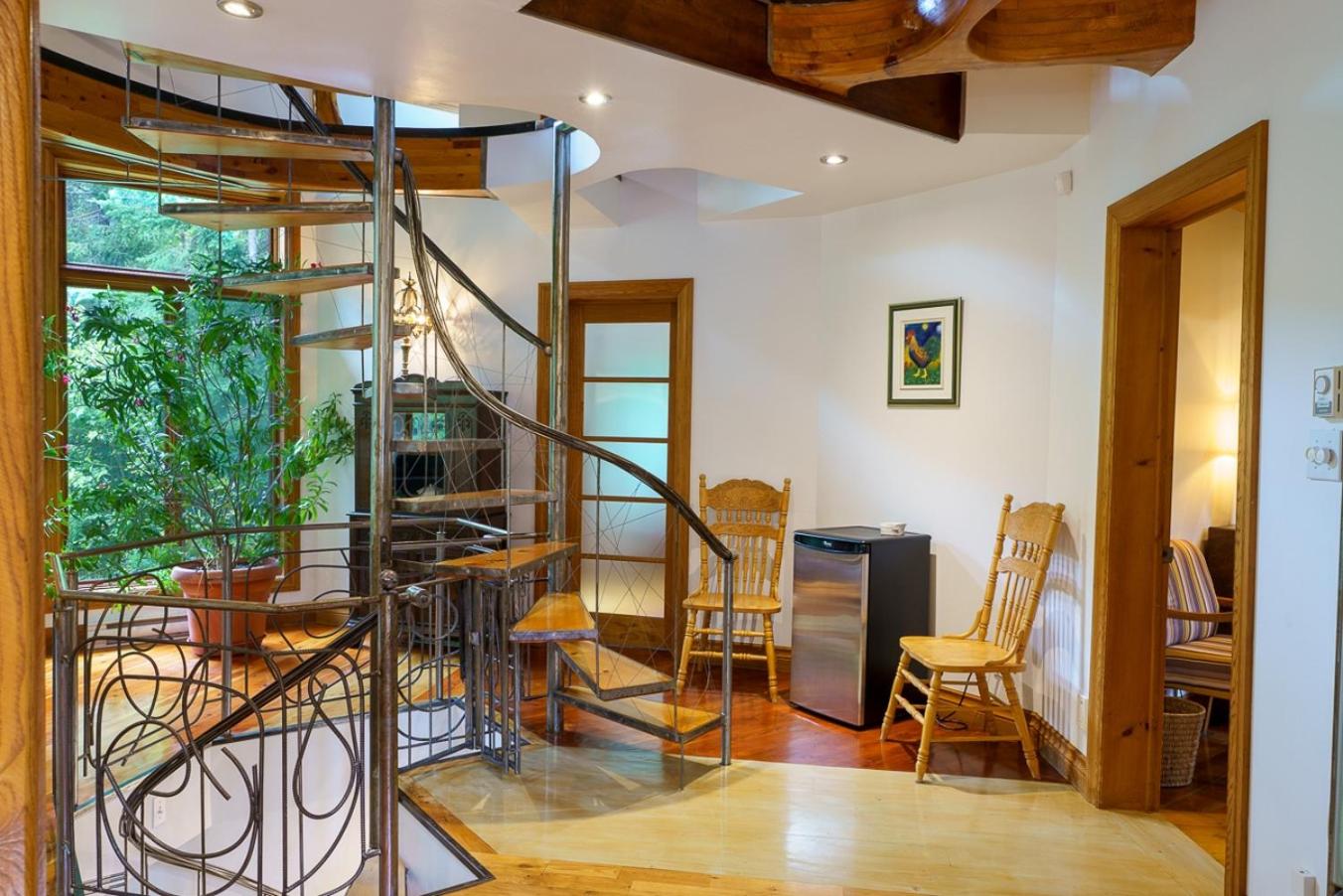 Le Sculptural Nature Escape, hot tub, Billiards