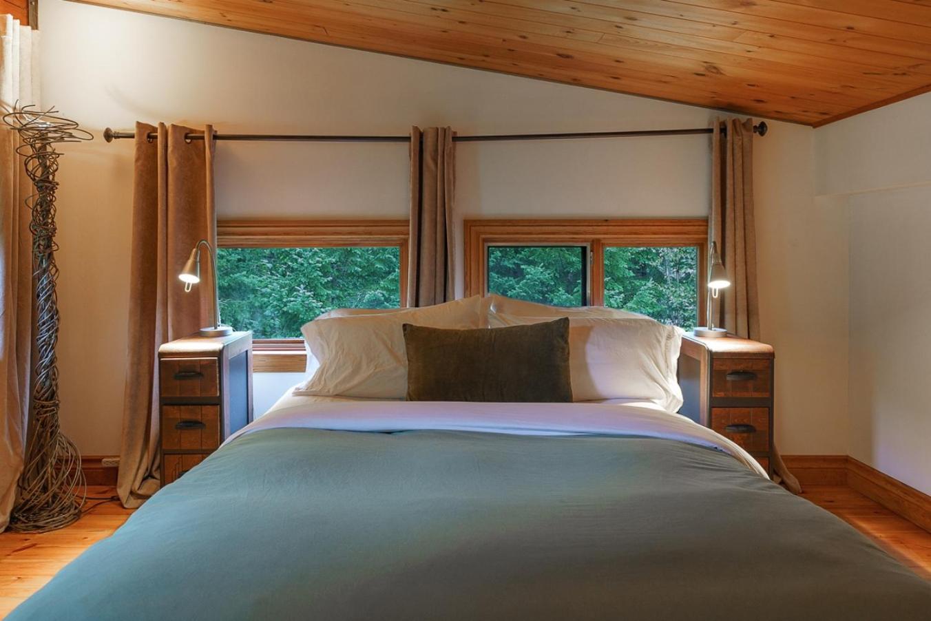 Le Sculptural Nature Escape, hot tub, Billiards