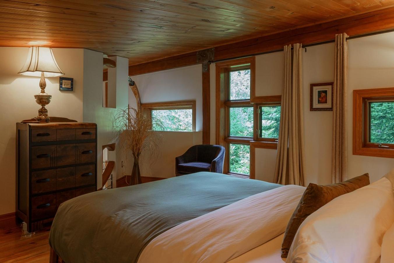 Le Sculptural Nature Escape, hot tub, Billiards