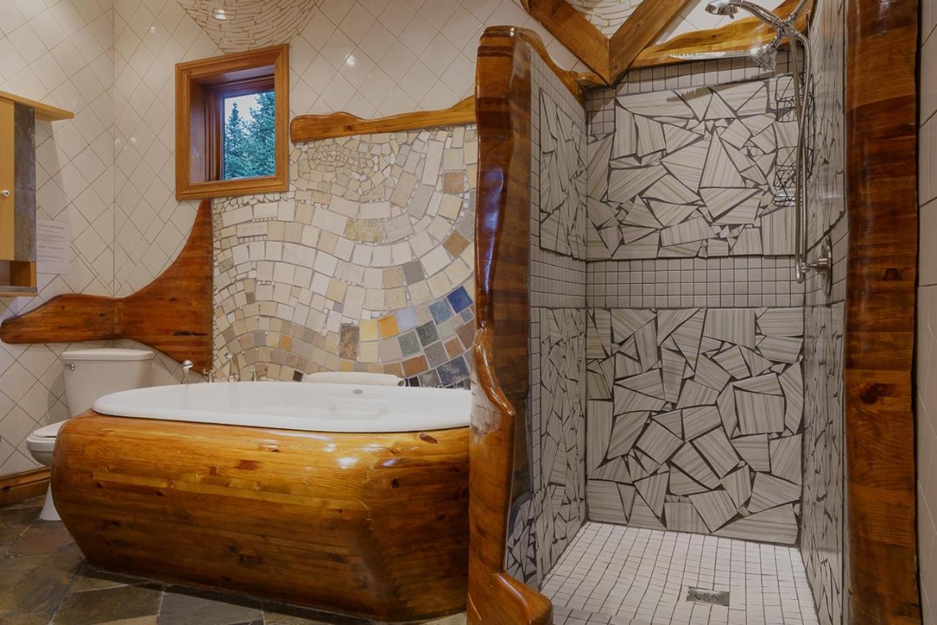 Le Sculptural Nature Escape, hot tub, Billiards