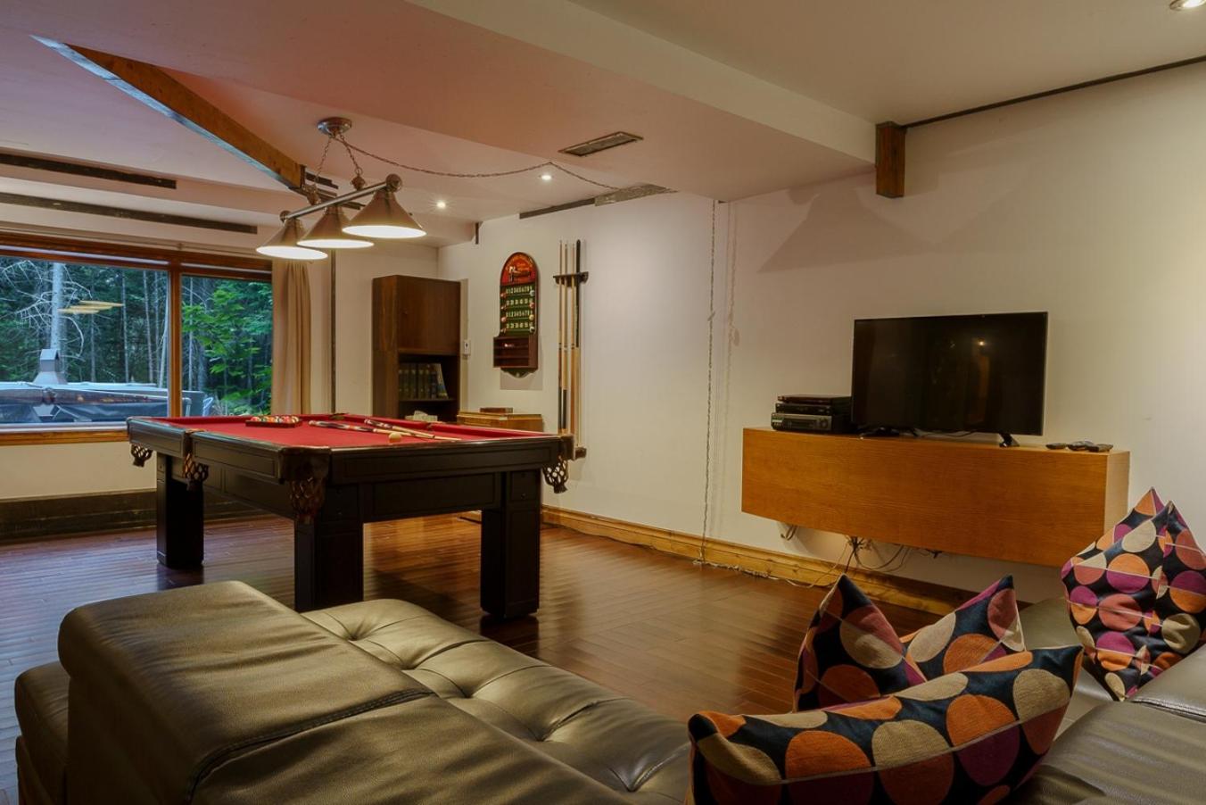 Le Sculptural Nature Escape, hot tub, Billiards