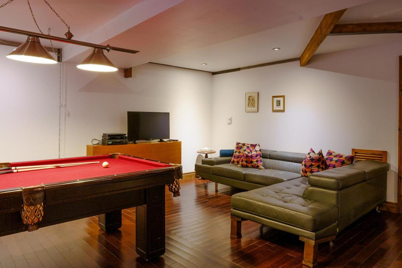 Le Sculptural Nature Escape, hot tub, Billiards