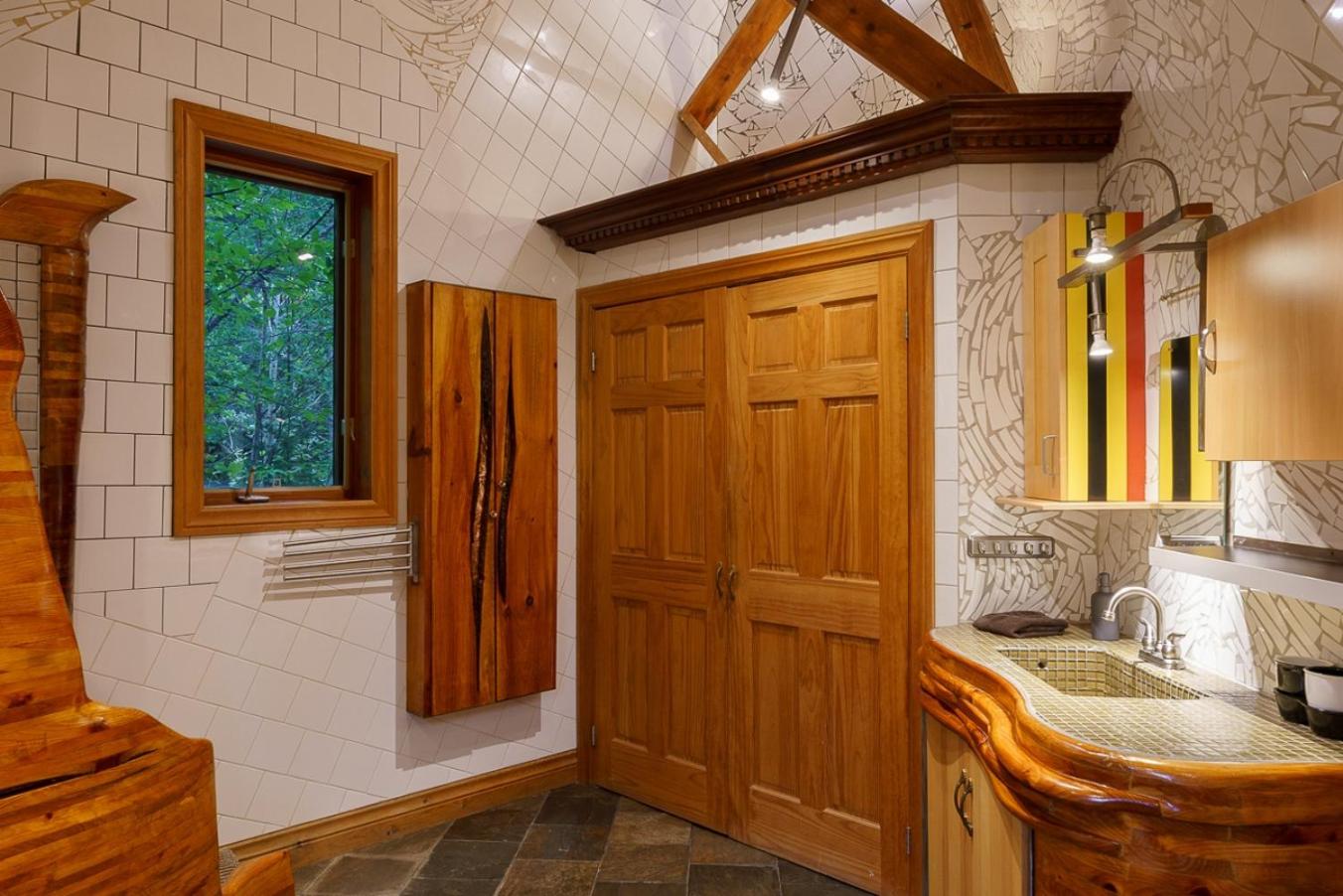 Le Sculptural Nature Escape, hot tub, Billiards