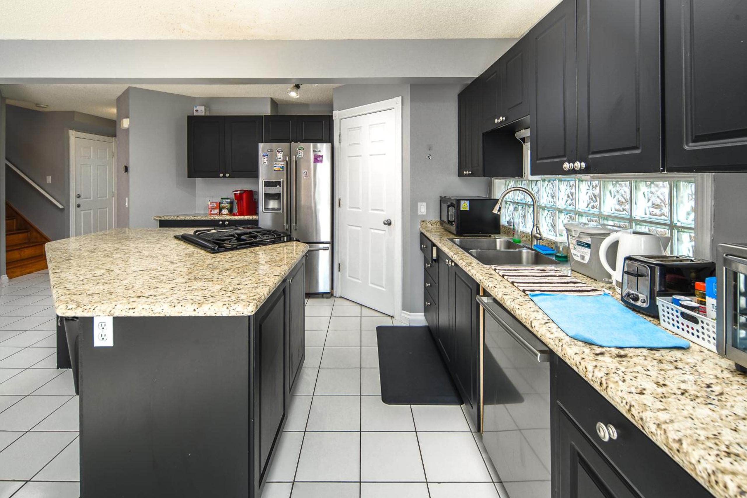 3BR3BA House with AC Pets OK