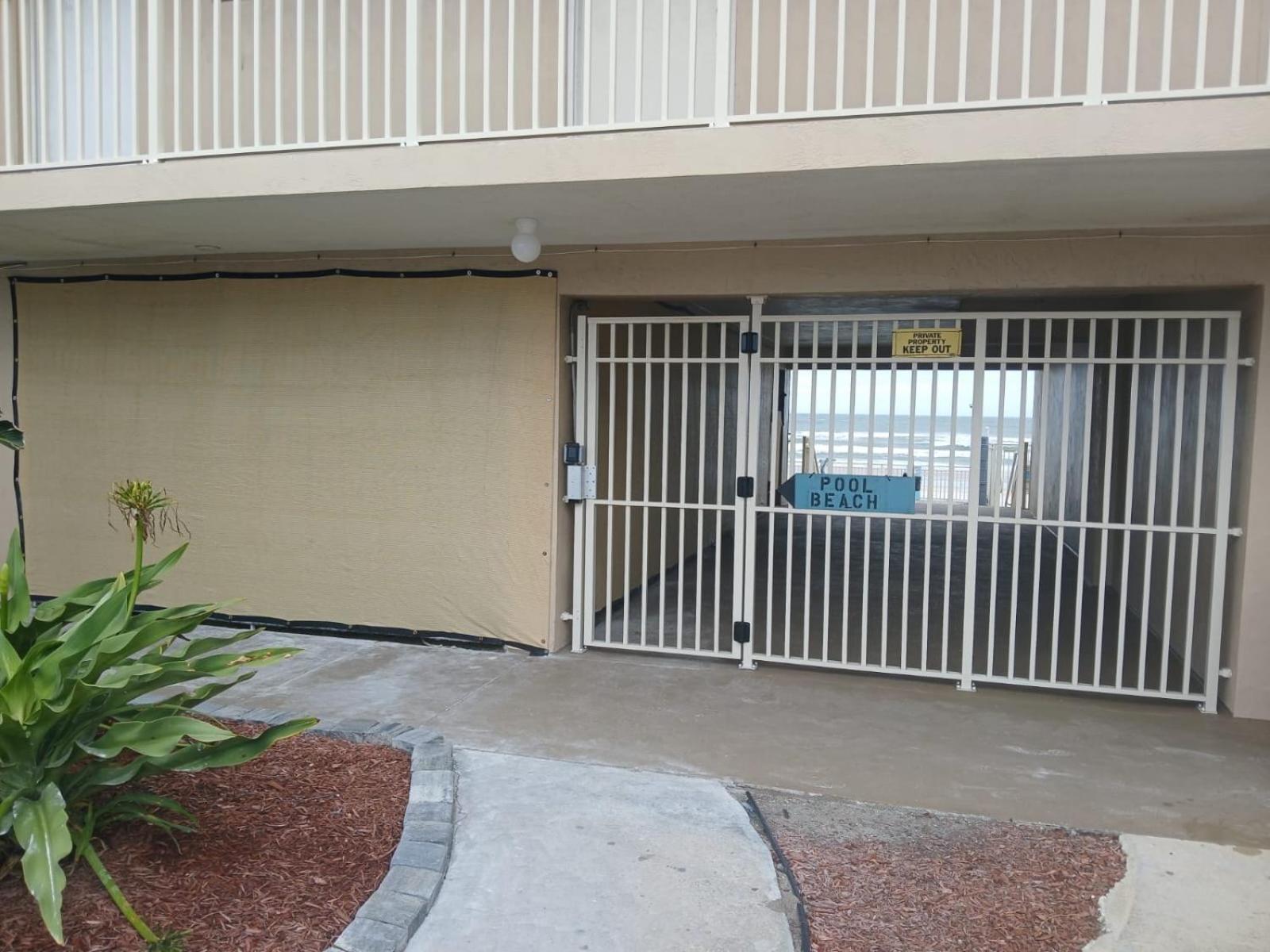 Ocean Breeze - Direct Ocean Front-Pool Is Open view 4