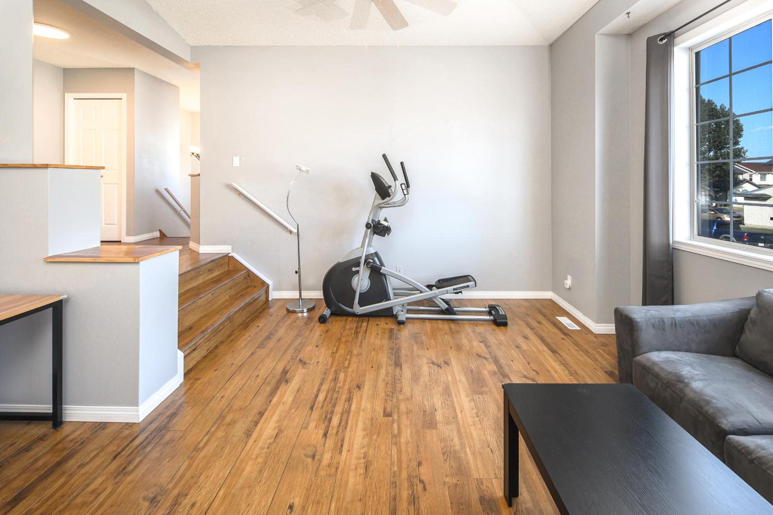 3BR3BA House with AC Pets OK