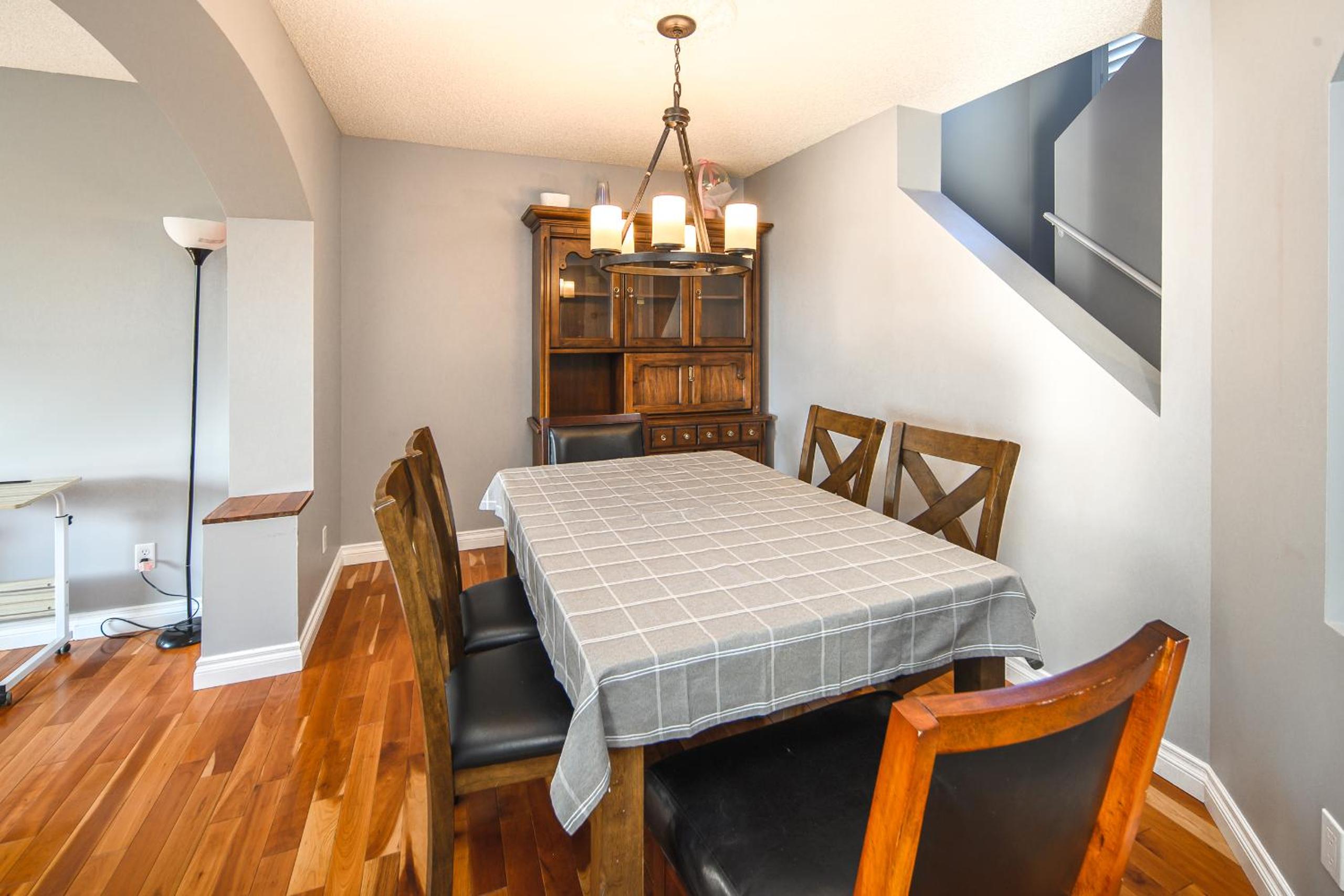 3BR3BA House with AC Pets OK
