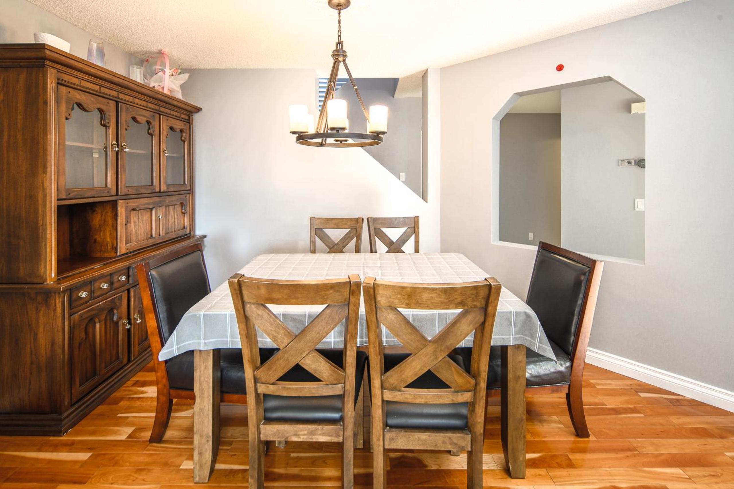 3BR3BA House with AC Pets OK