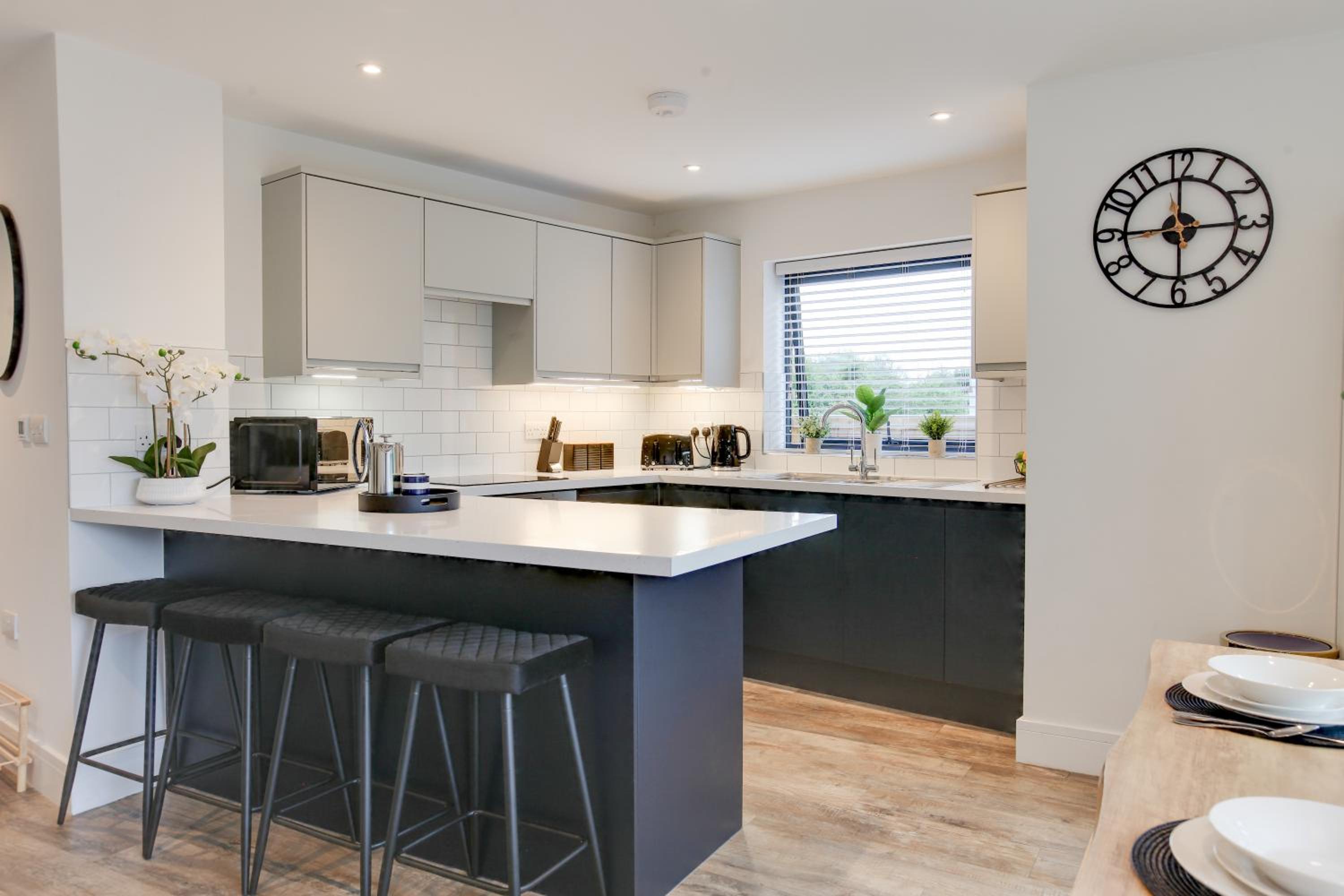 Stylish Braintree 4 Bed House Prime Location view 2
