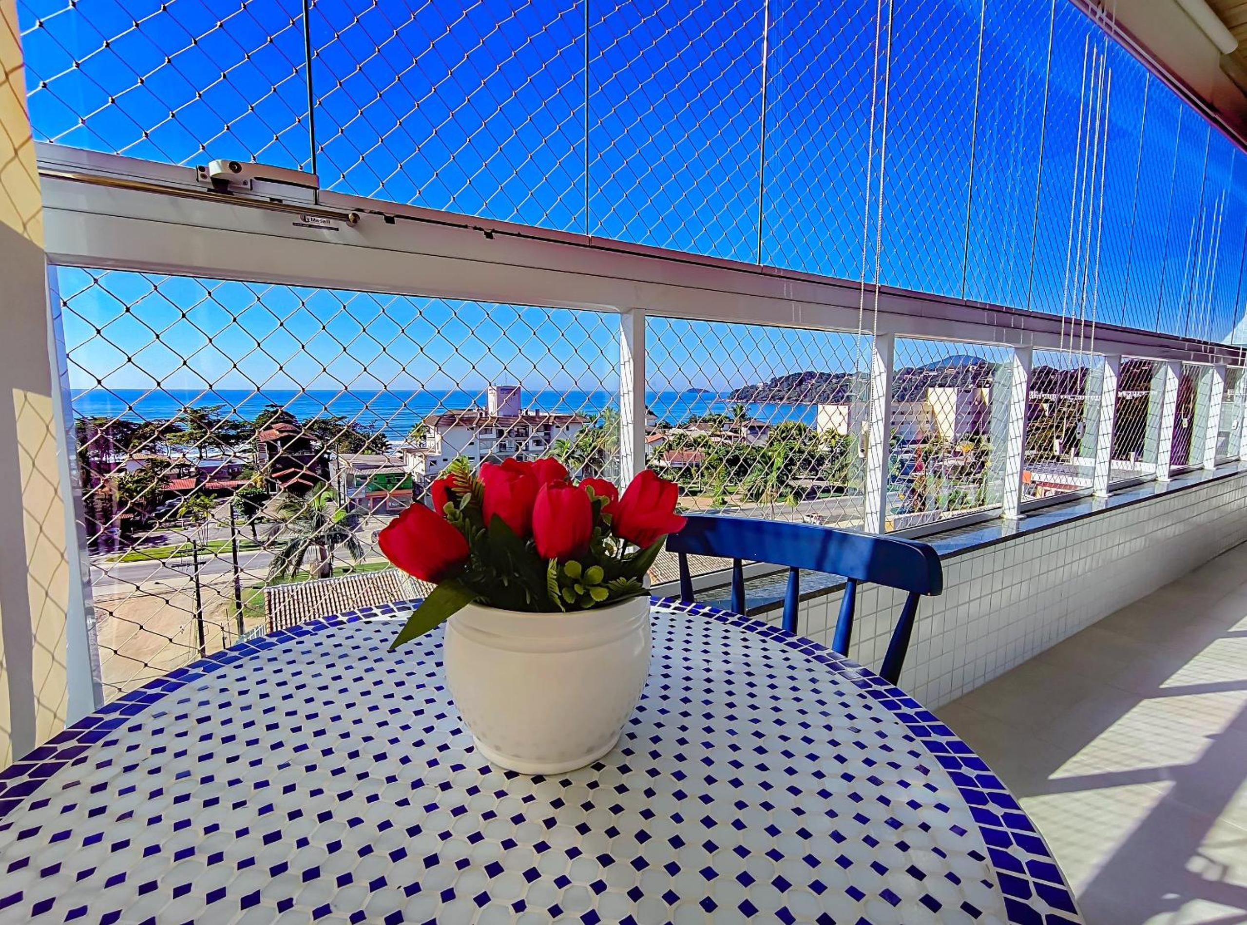 Apartamentos a 100m Praia das Toninhas PISCINA AQUECIDA