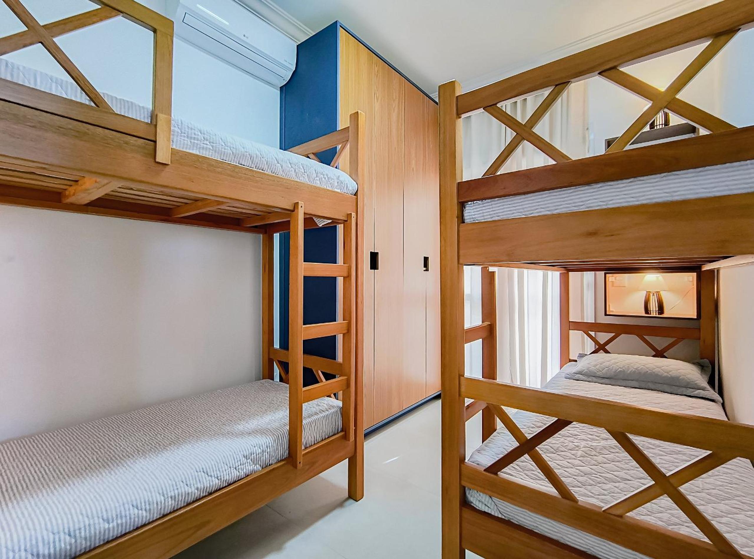 Apartamentos a 100m Praia das Toninhas PISCINA AQUECIDA