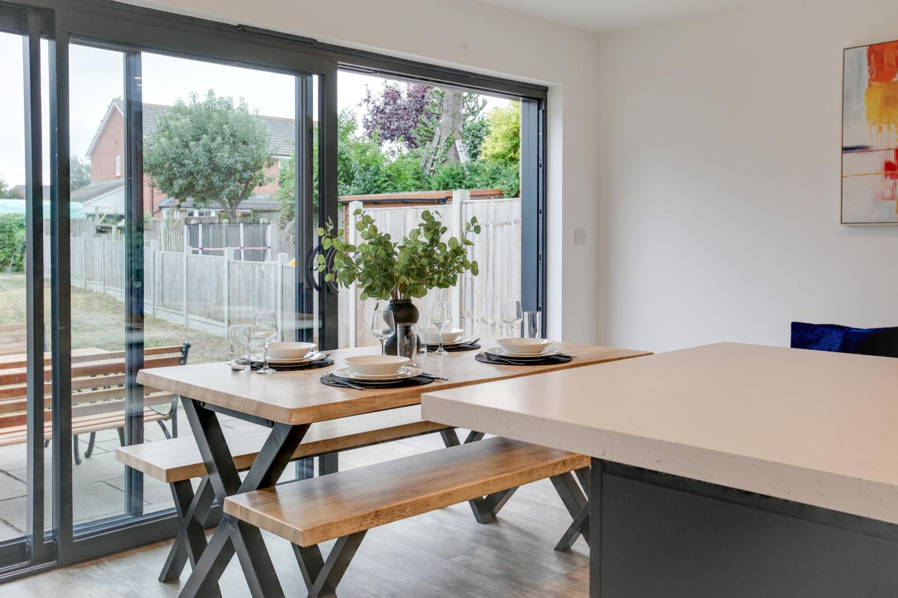 Stylish Braintree 4 Bed House Prime Location view 3