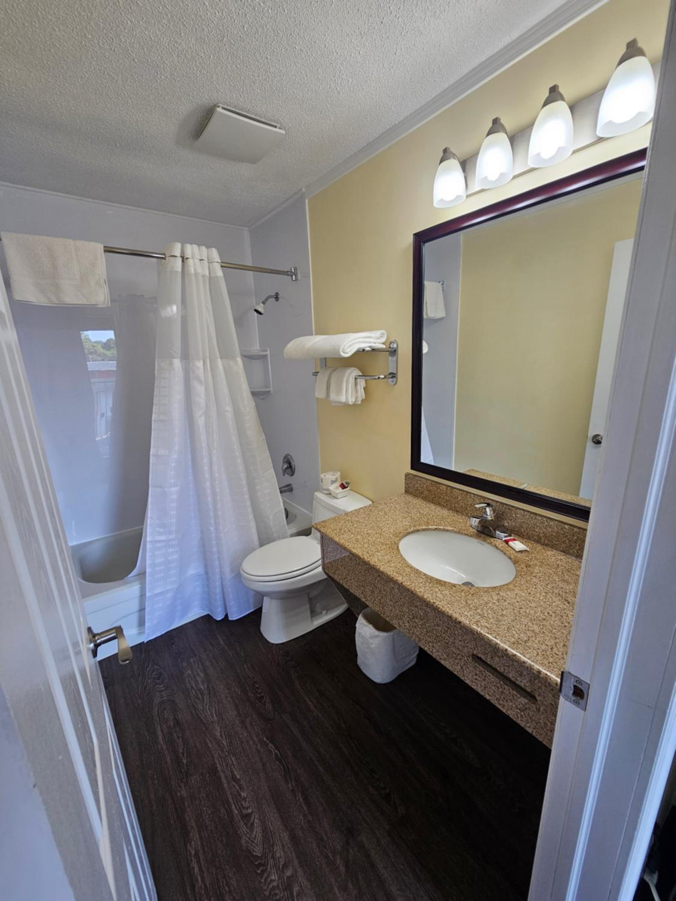 Huntsville Vacations - Huntsville Inn - Property Image 5