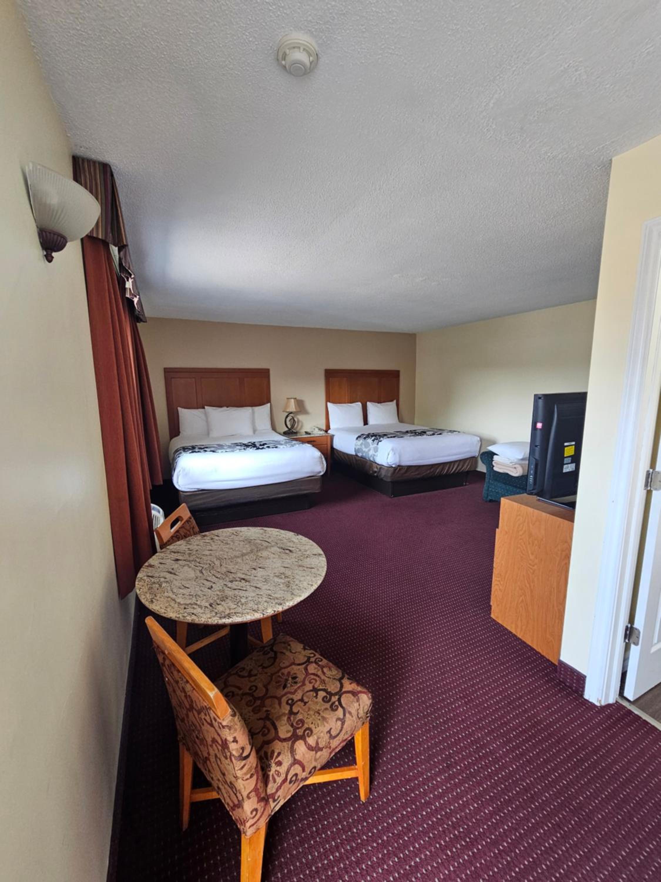 Huntsville Vacations - Huntsville Inn - Property Image 4