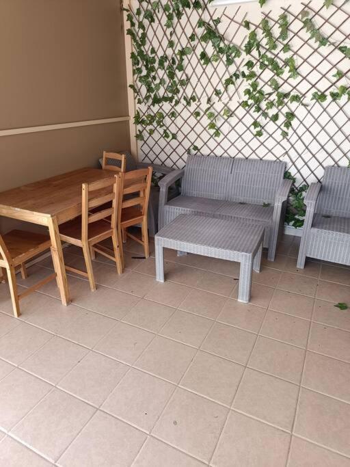 Rooftop apt w patio rawdah