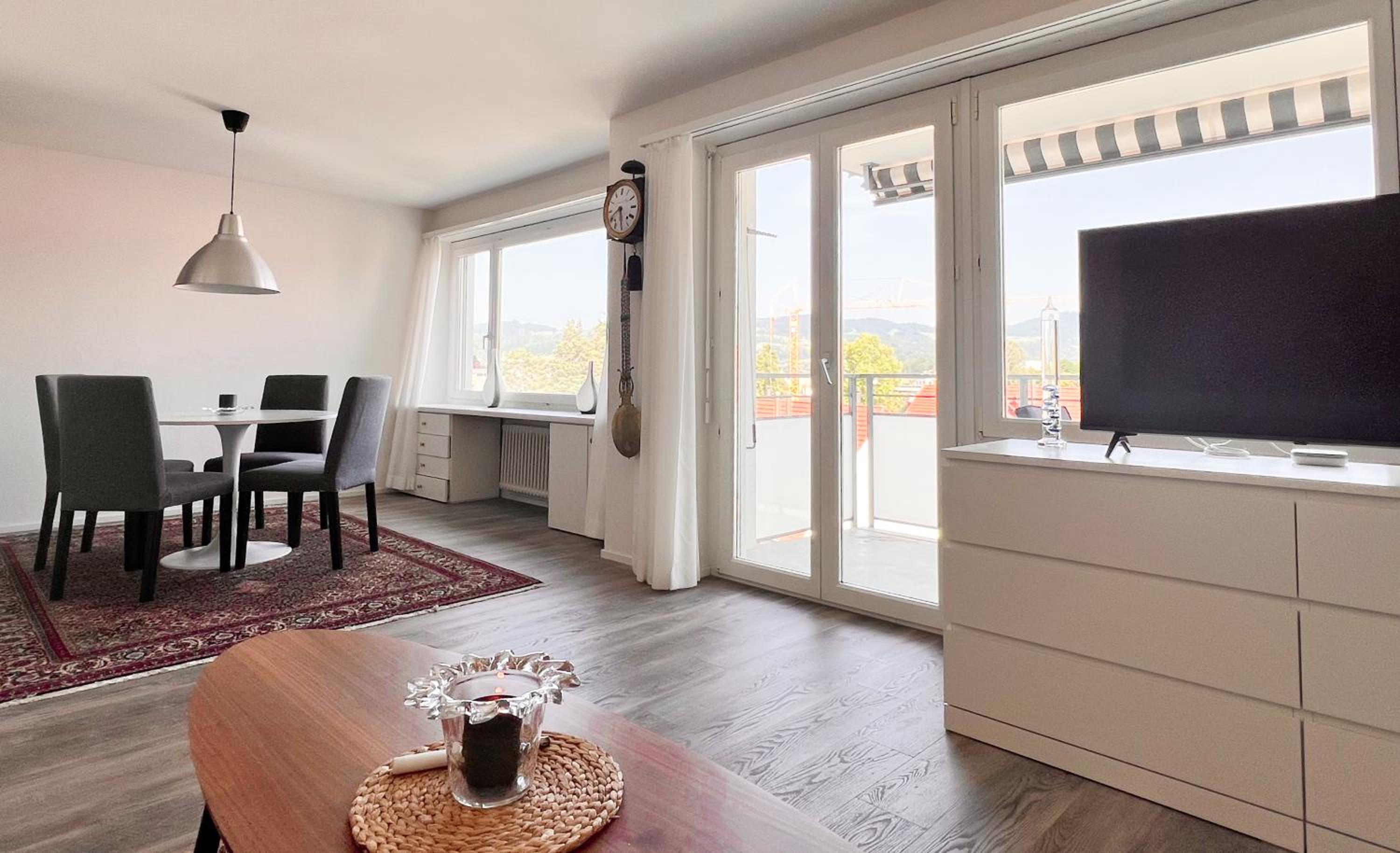Moderne & helle Wohnung mit Netflix & Bergsicht