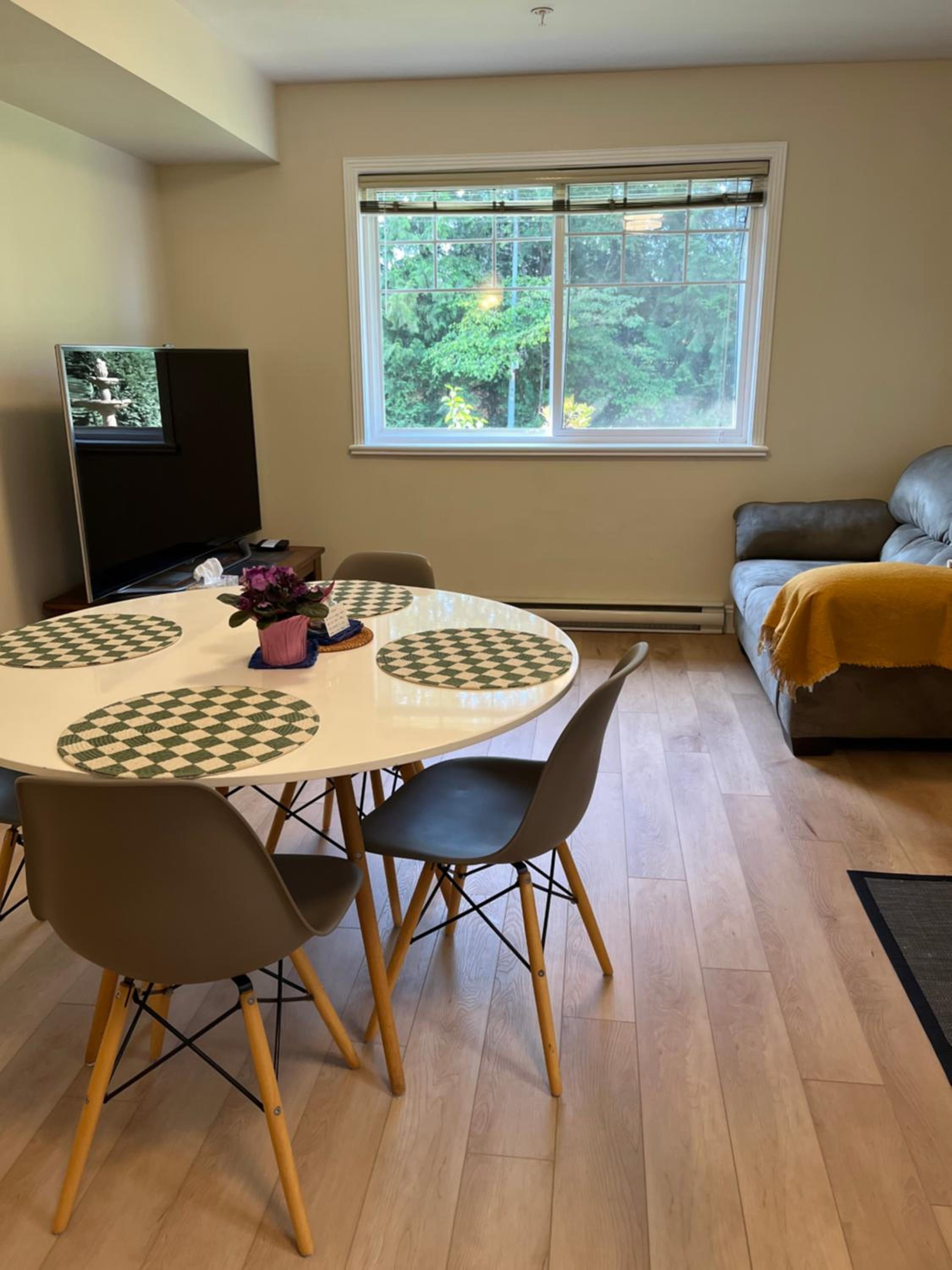 2 Beds Guest Suite to Yourself at Coquitlam Centre Mall
