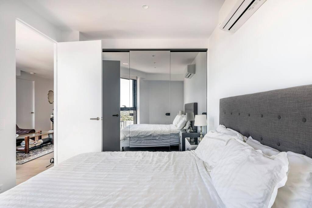 Skyone Lux 2Bed room Aprt in BoxHill with car park
