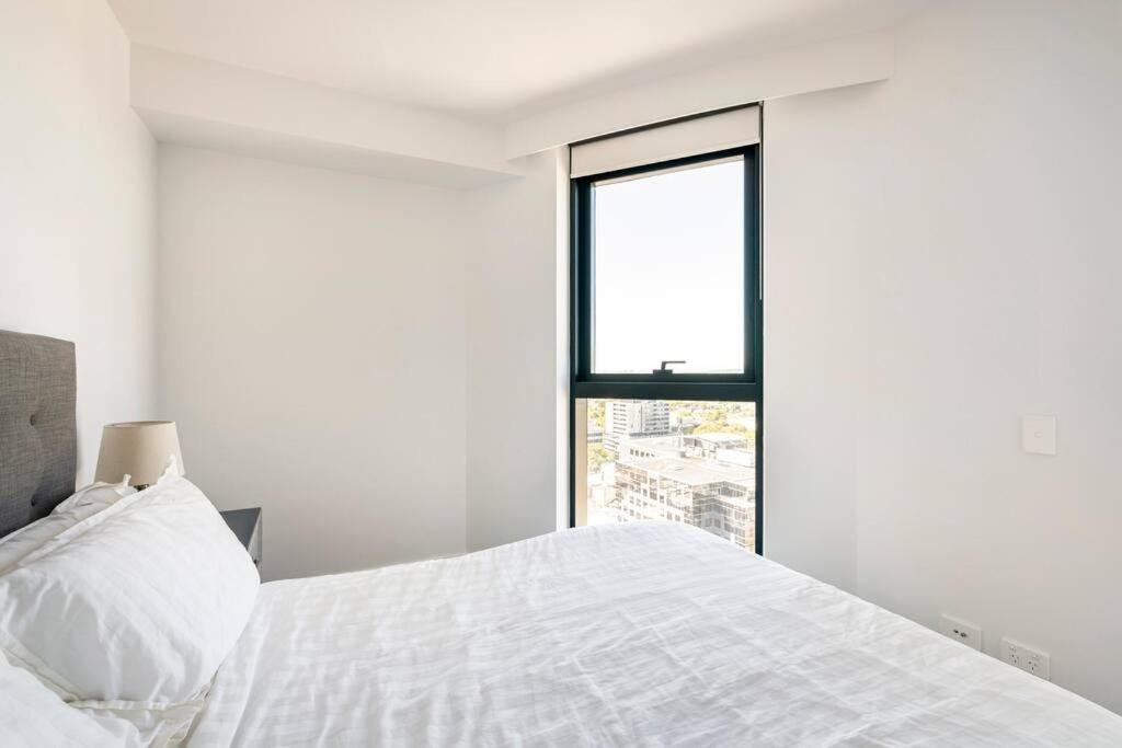 Skyone Lux 2Bed room Aprt in BoxHill with car park