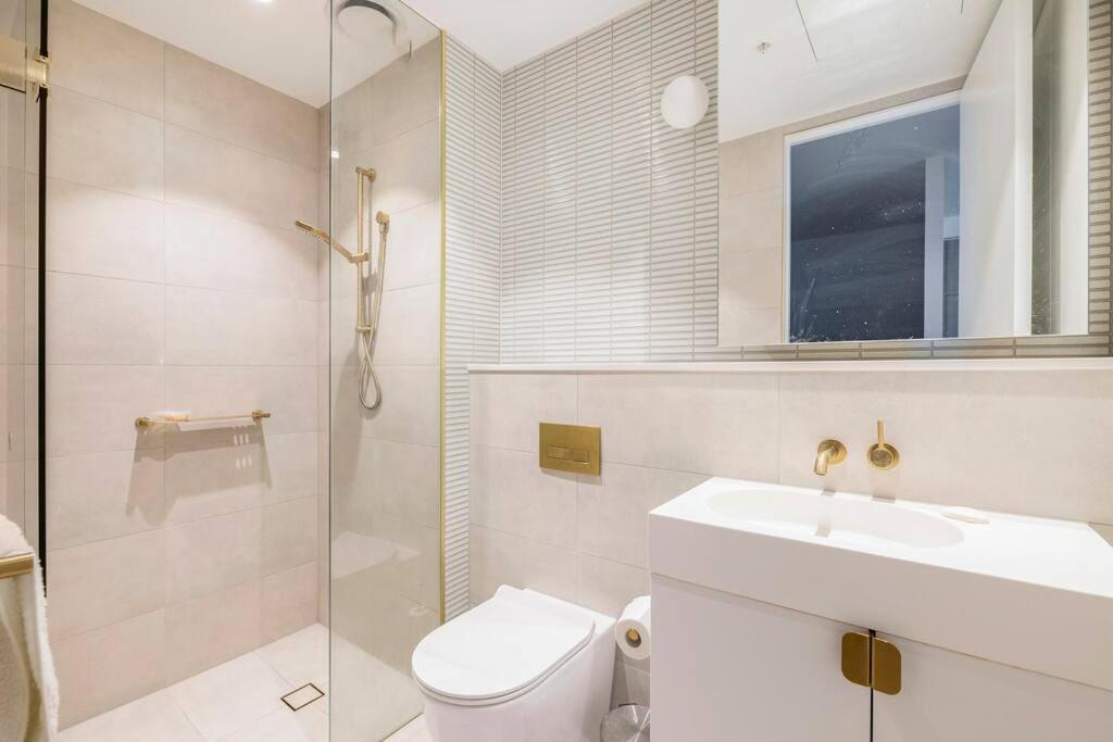 Skyone Lux 2Bed room Aprt in BoxHill with car park