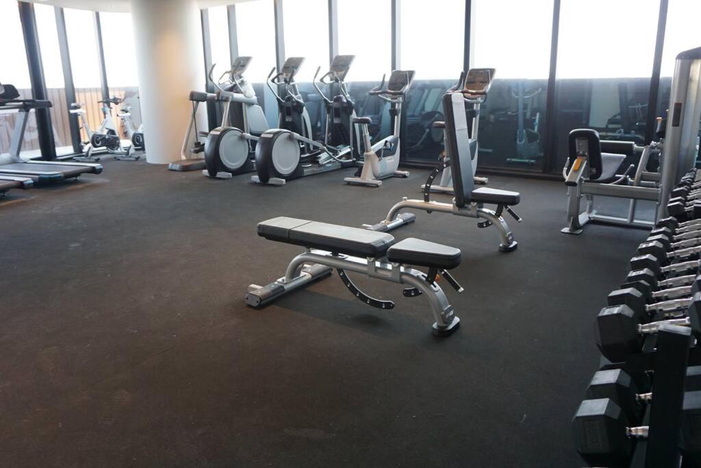 Skyone Lux 2Bed room Aprt in BoxHill with car park