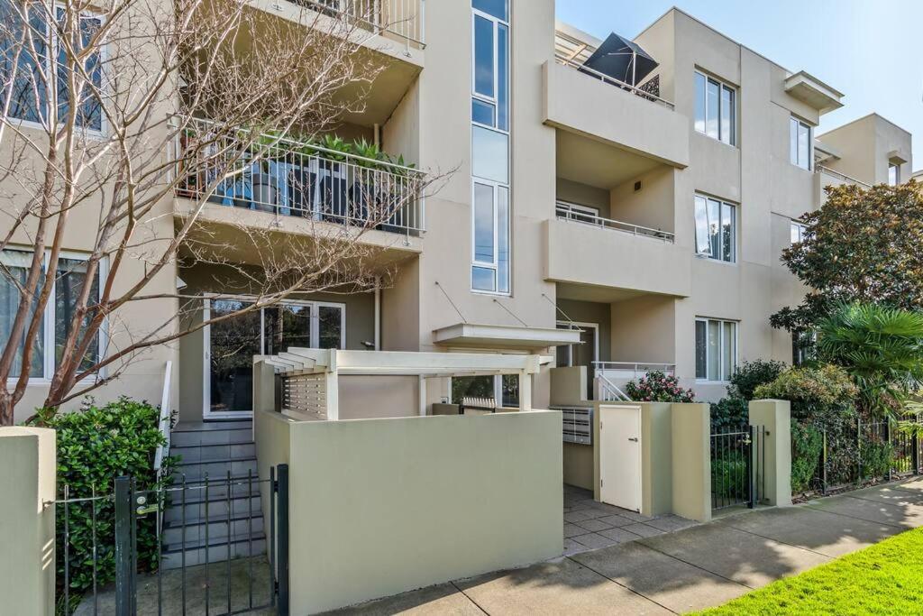 Port Melb Penthouse Resort 2BR 2PoolsSpaGym