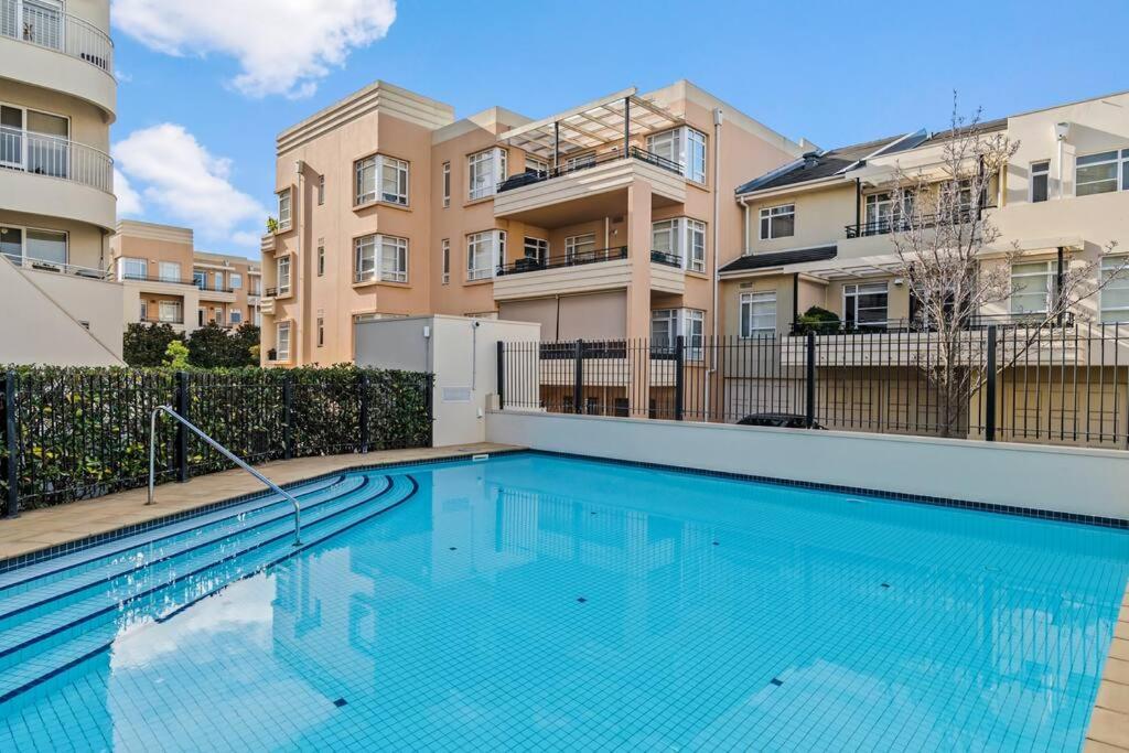 Port Melb Penthouse Resort 2BR 2PoolsSpaGym