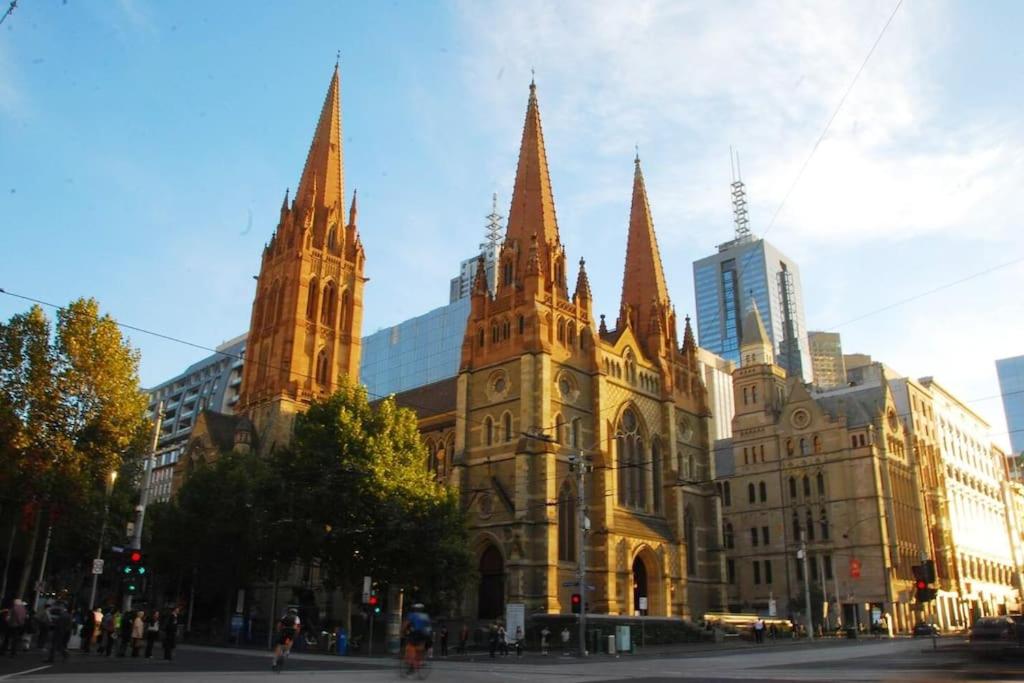 Port Melb Penthouse Resort 2BR 2PoolsSpaGym