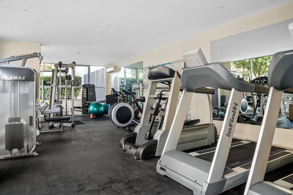 Port Melb Penthouse Resort 2BR 2PoolsSpaGym