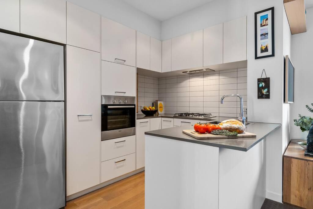Port Melb Penthouse Resort 2BR 2PoolsSpaGym