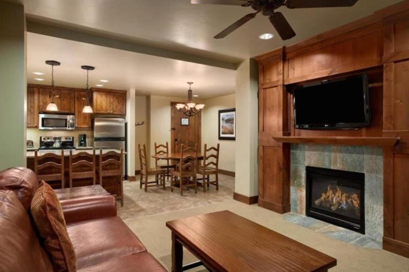 Grand Lodge At Peak 7 - 3 Bedroom Residence - Pool, Hot Tubs, Game Room More! view 4