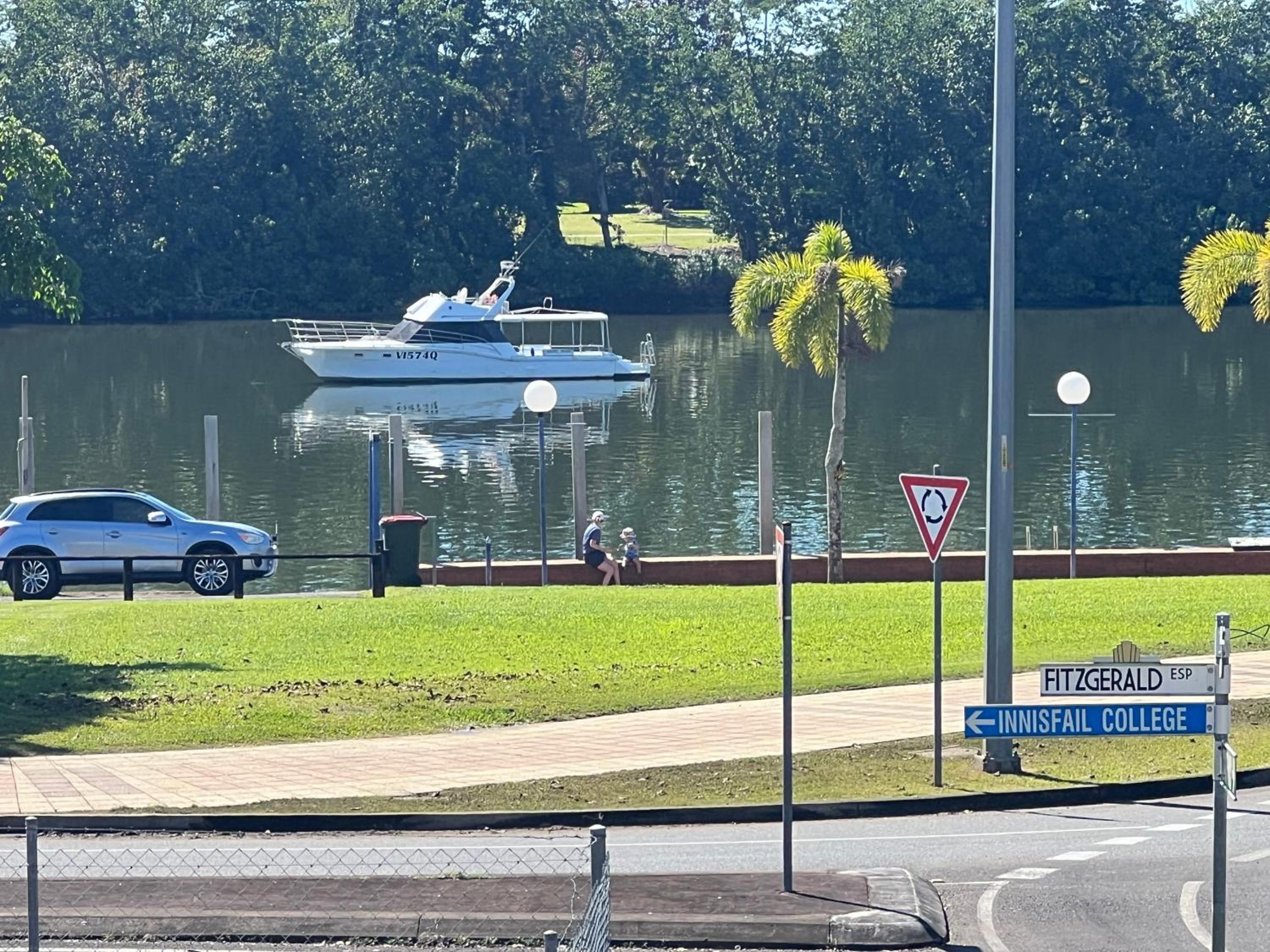 Innisfail Riverfront Motel