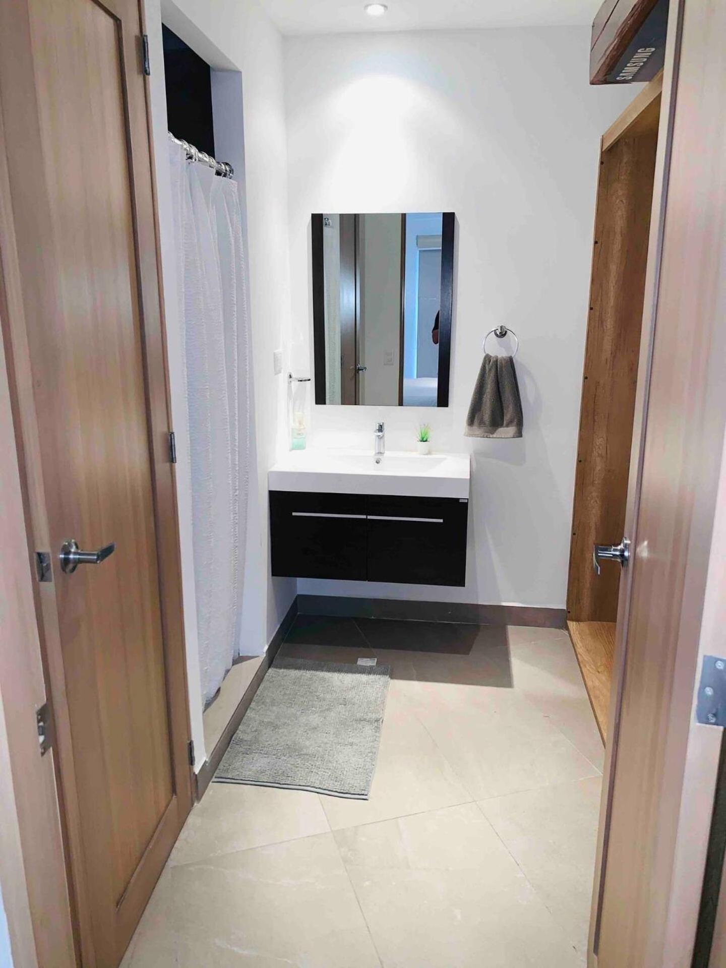 Beautiful Brand New Luxury Apartment view 4