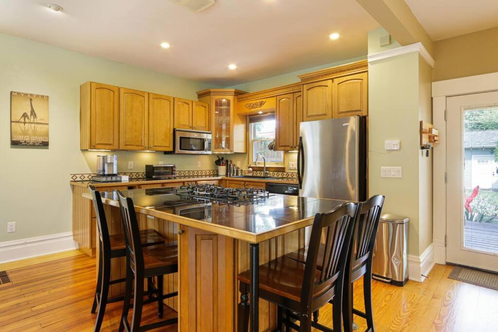 Home with Garage, Hot Tub, near OSU & Short North view 5