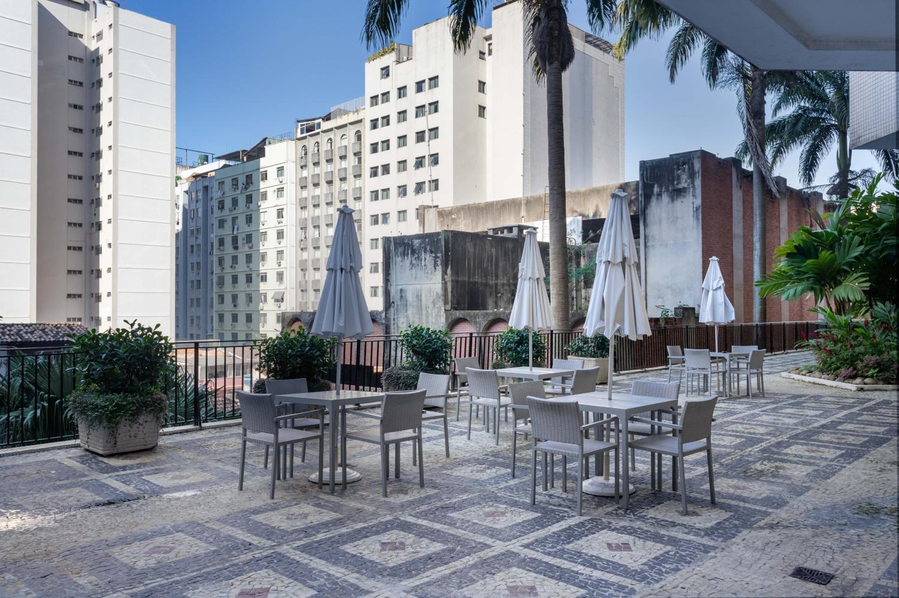 Residence Real Copacabana - 1618 - Piscina e Varanda com Vista