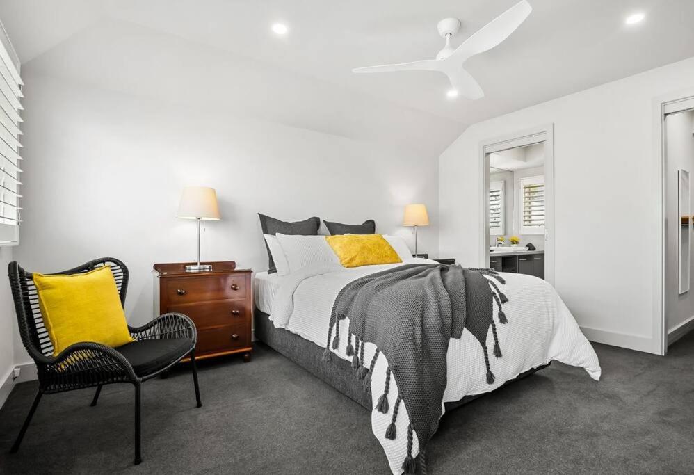 Perfect Page St Home 3Bed 2Bath Sleeps 6