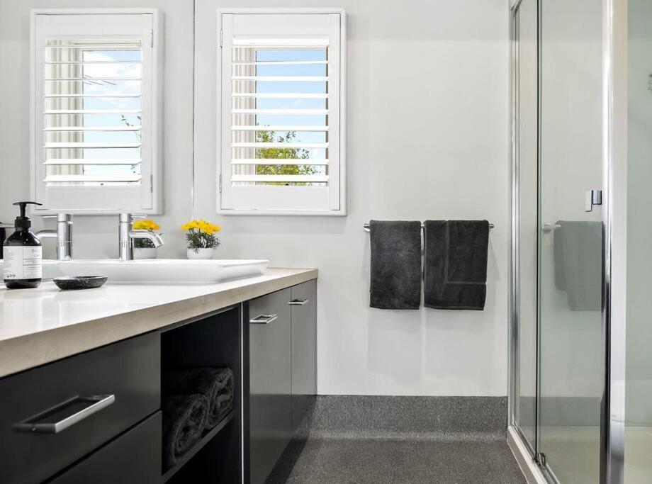 Perfect Page St Home 3Bed 2Bath Sleeps 6