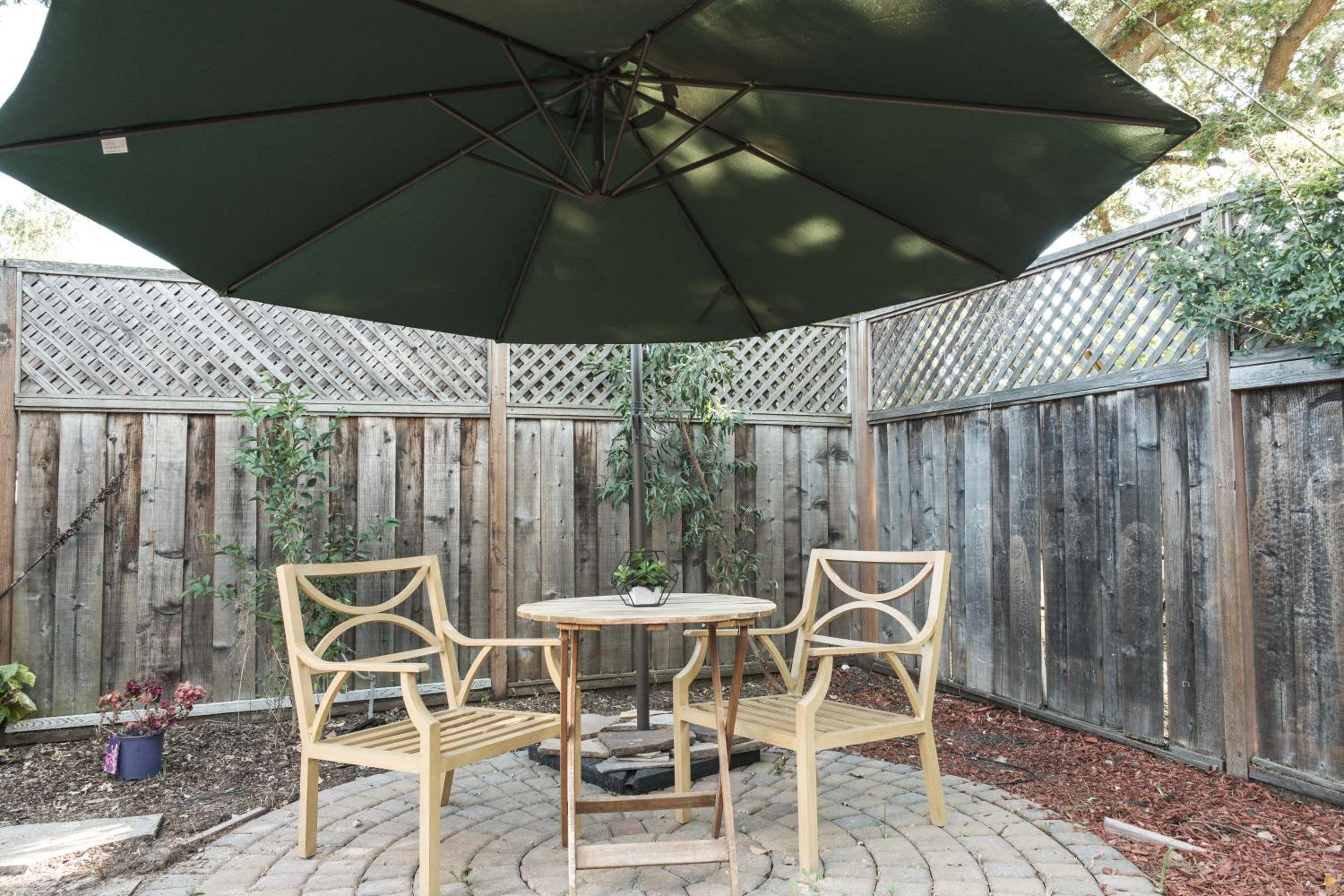 Serene Escape 2BD Private Patio & Firepit near Stanford view 2