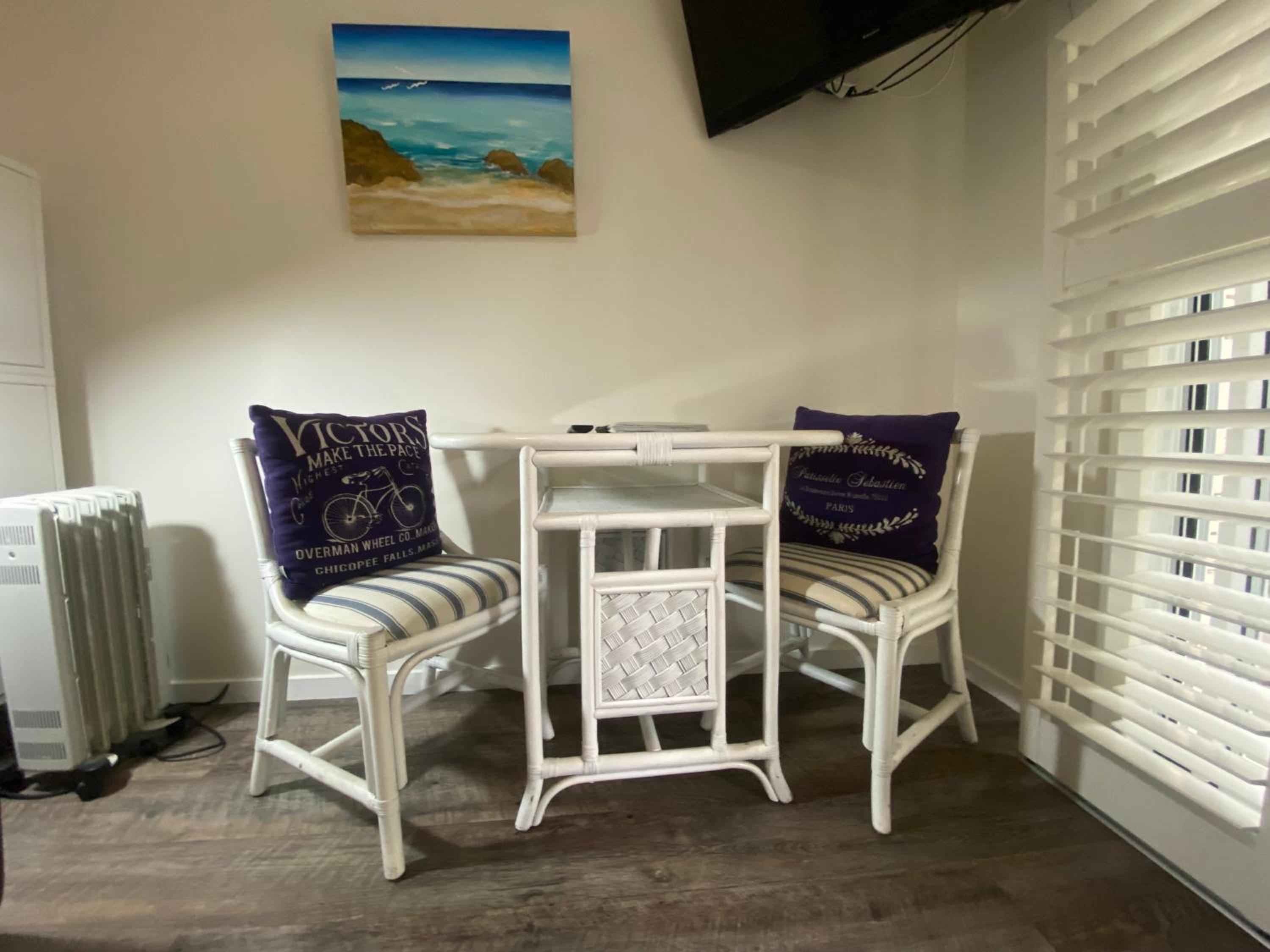 Tropical Suite PRIVATE CENTRAL BUDDINA STYLE by Custom Bnb Hosting