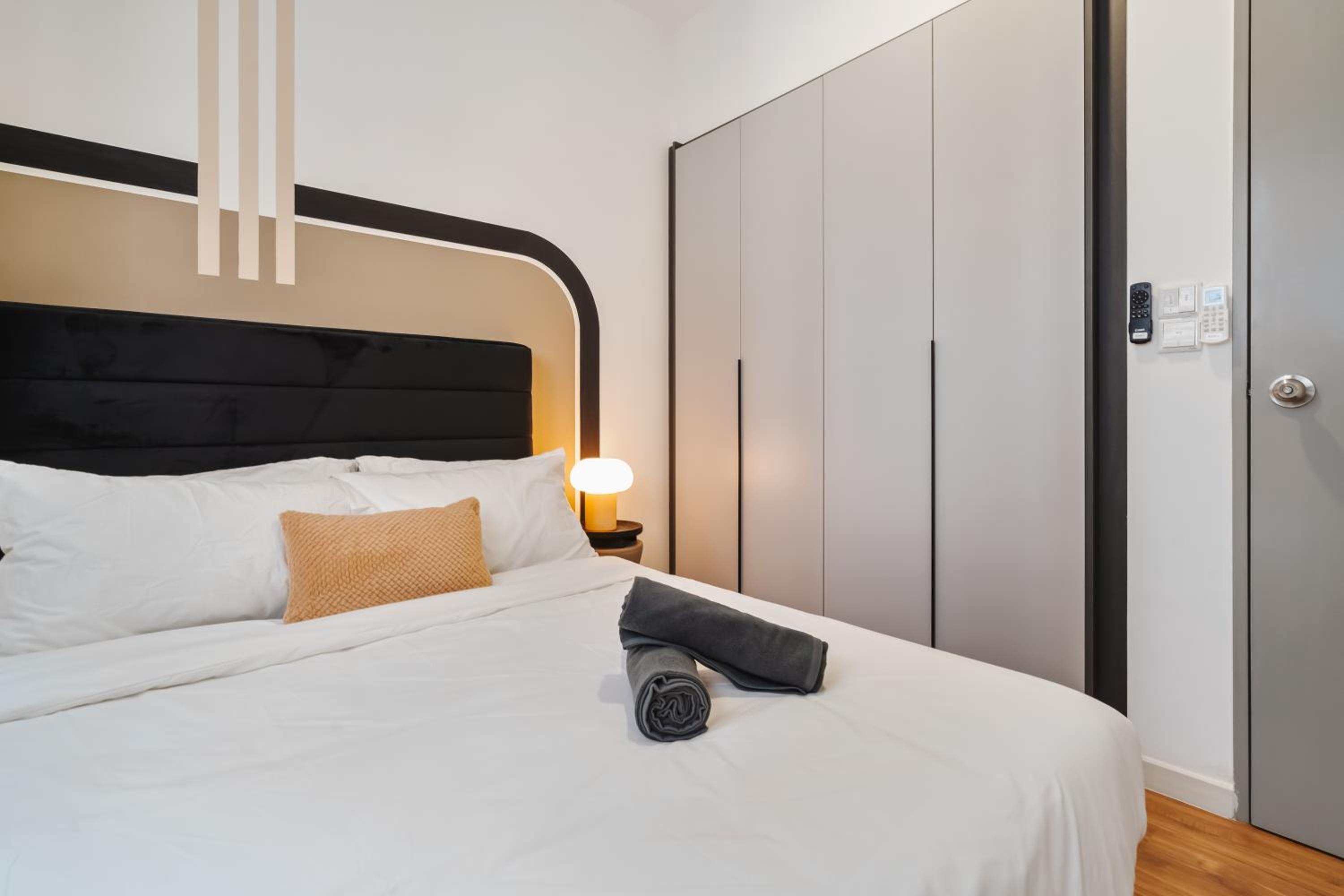 4BR Luscious Room M Vertica Near MRT by RumaBnB