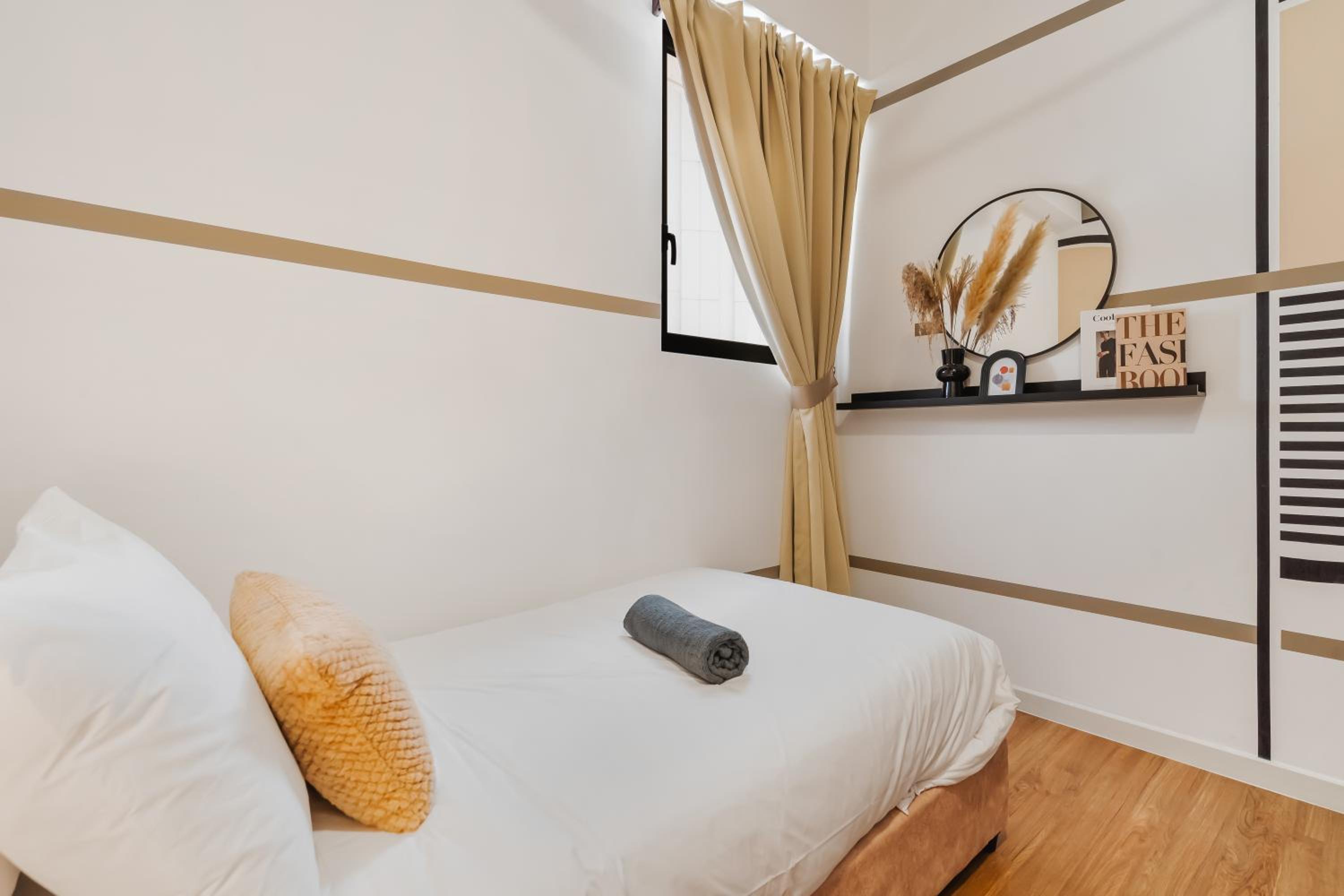4BR Luscious Room M Vertica Near MRT by RumaBnB